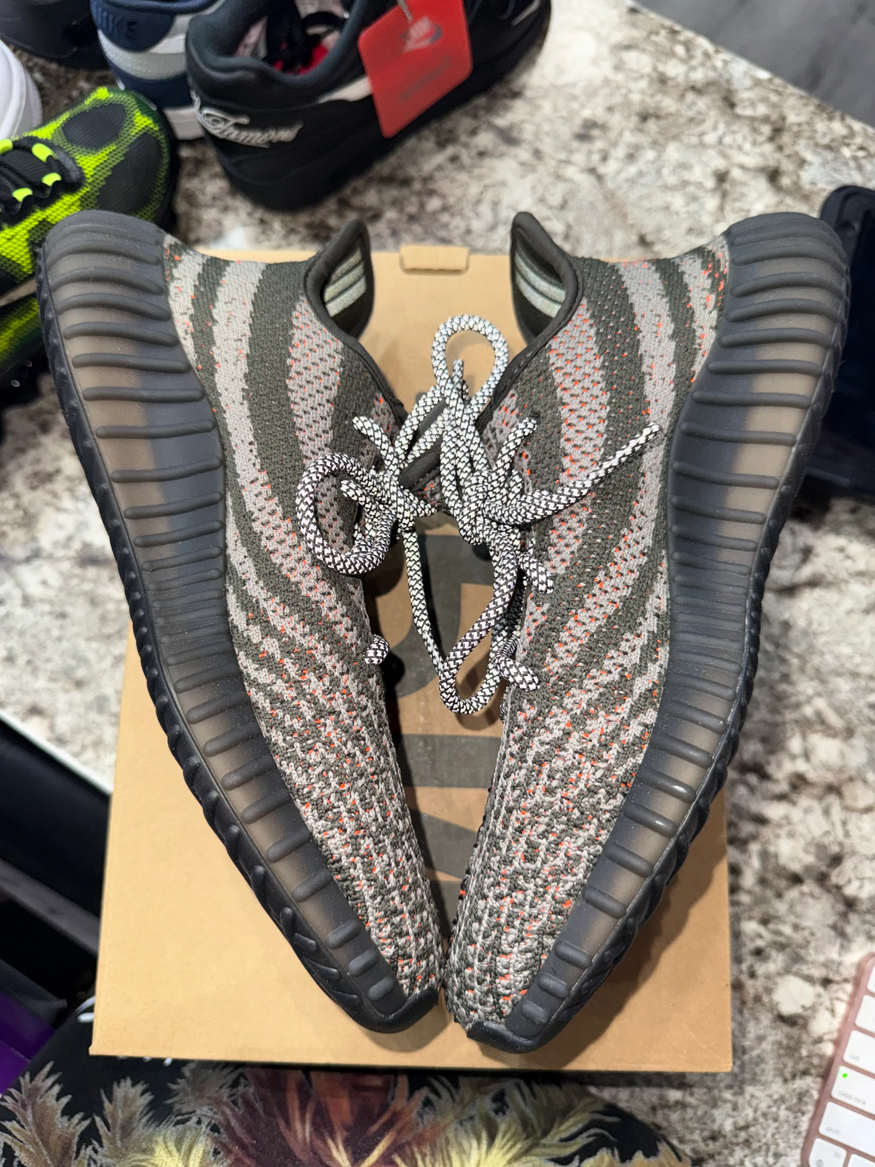 adidas Yeezy Boost 350 V2 Carbon Beluga - Image 2