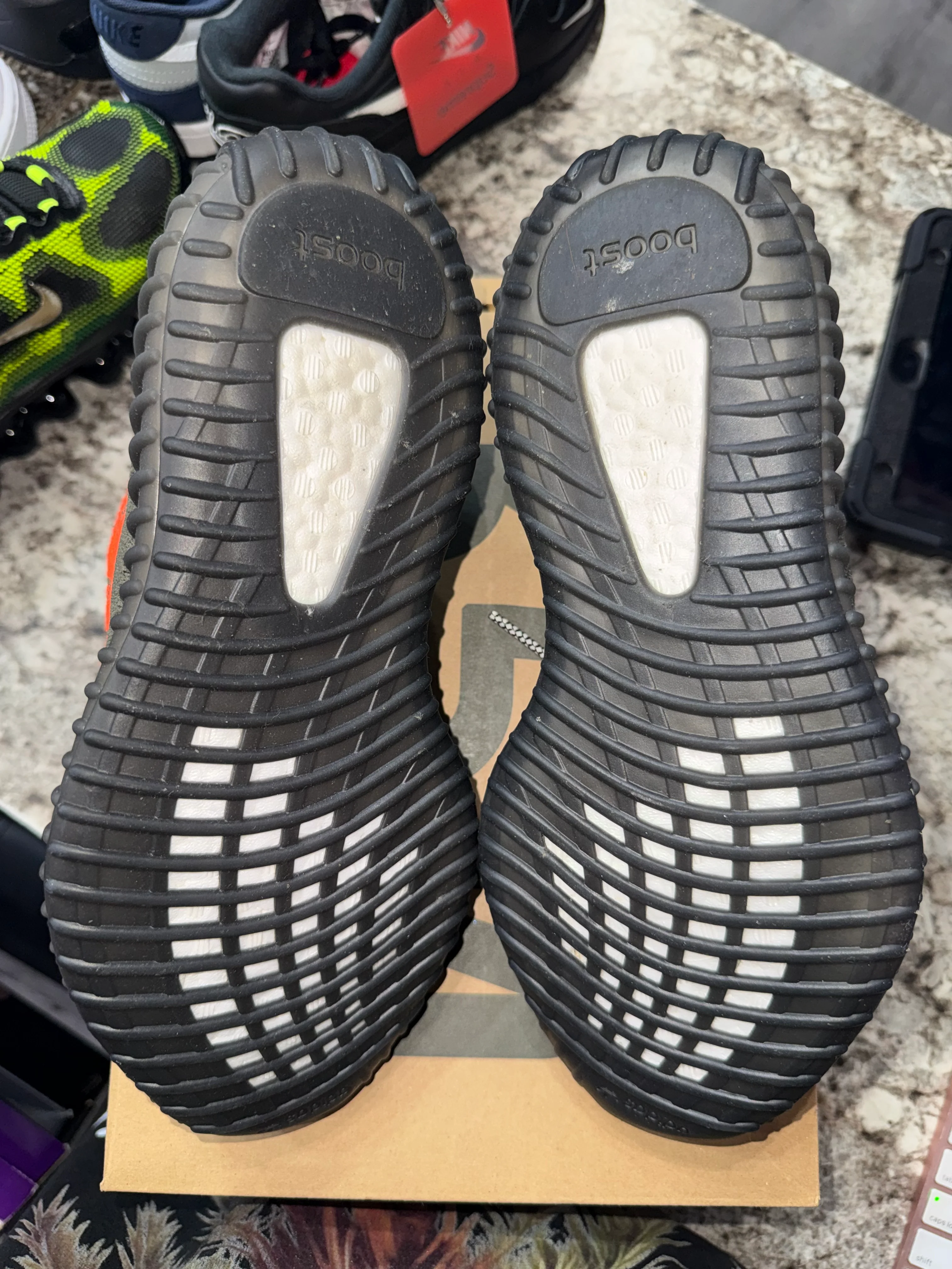 adidas Yeezy Boost 350 V2 Carbon Beluga - Image 3