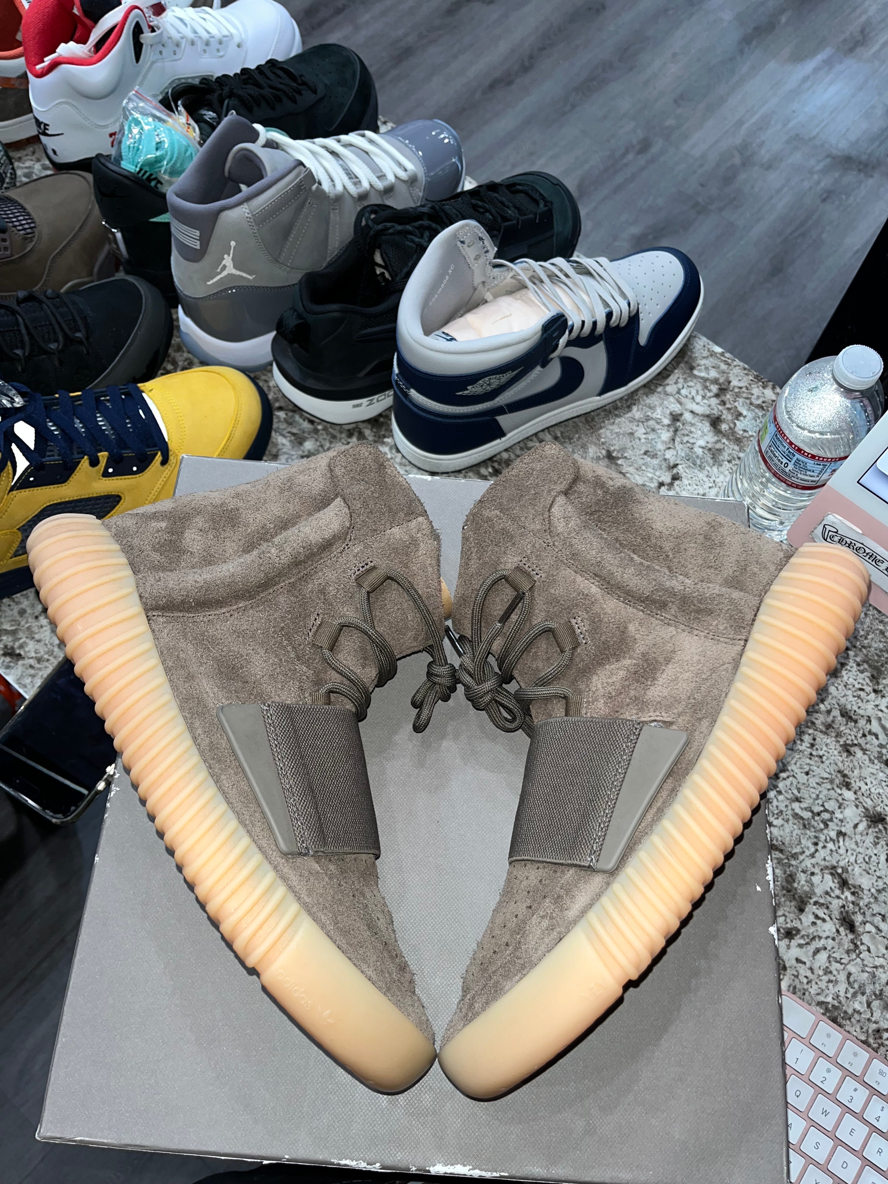 adidas Yeezy Boost 750 Chocolate - Image 3