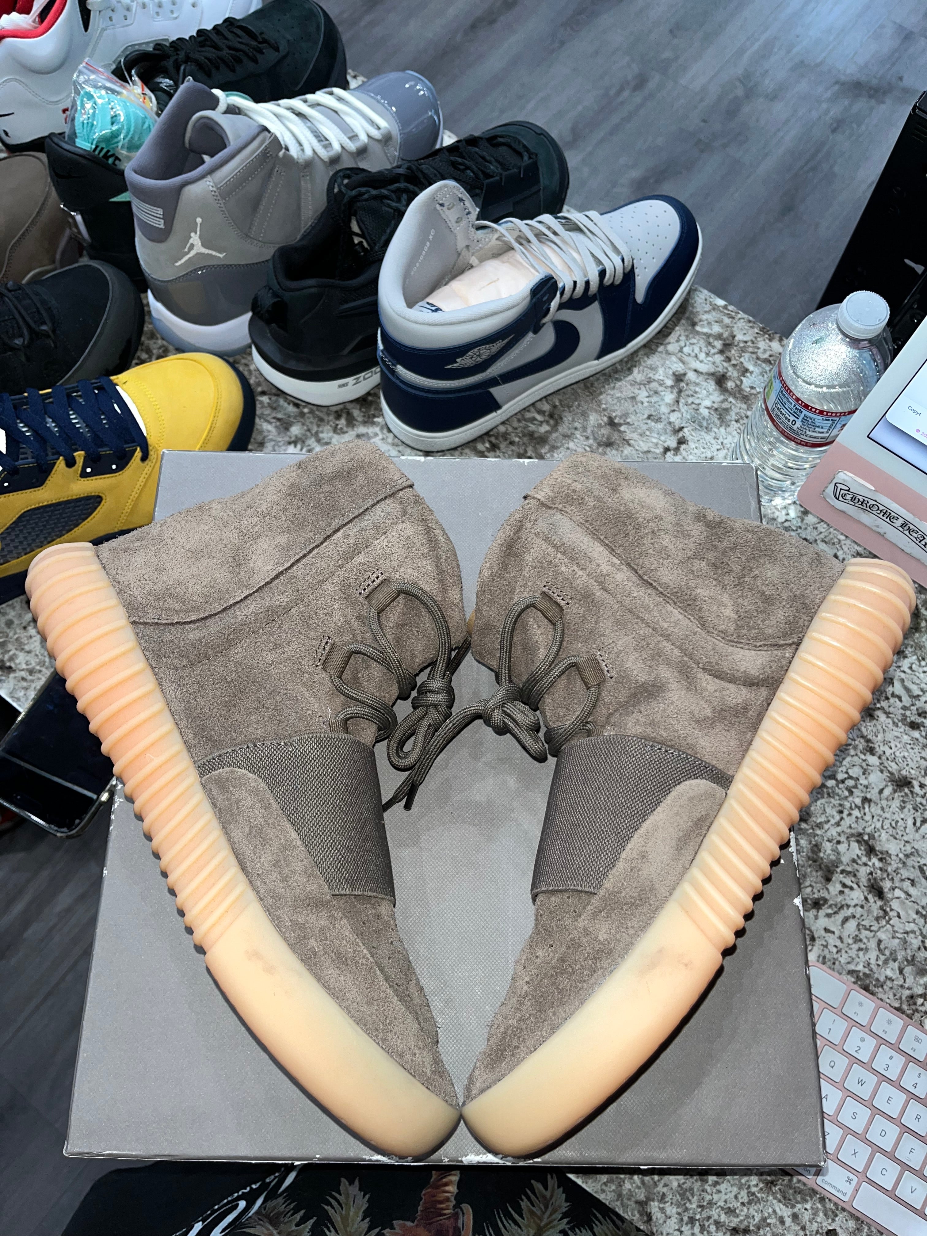 adidas Yeezy Boost 750 Chocolate - Image 4