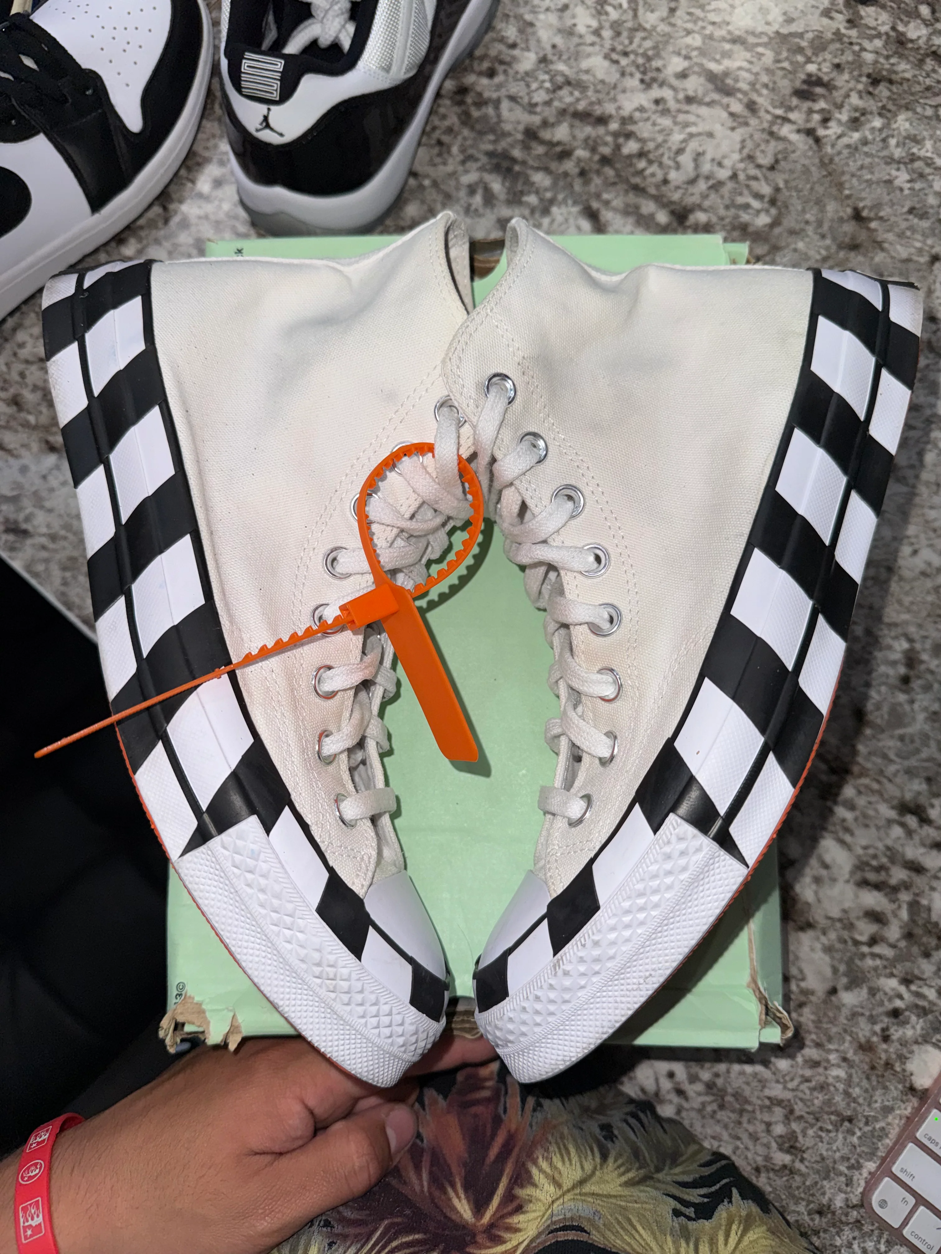 Converse Chuck Taylor All Star 70 Hi Off-White - Image 2