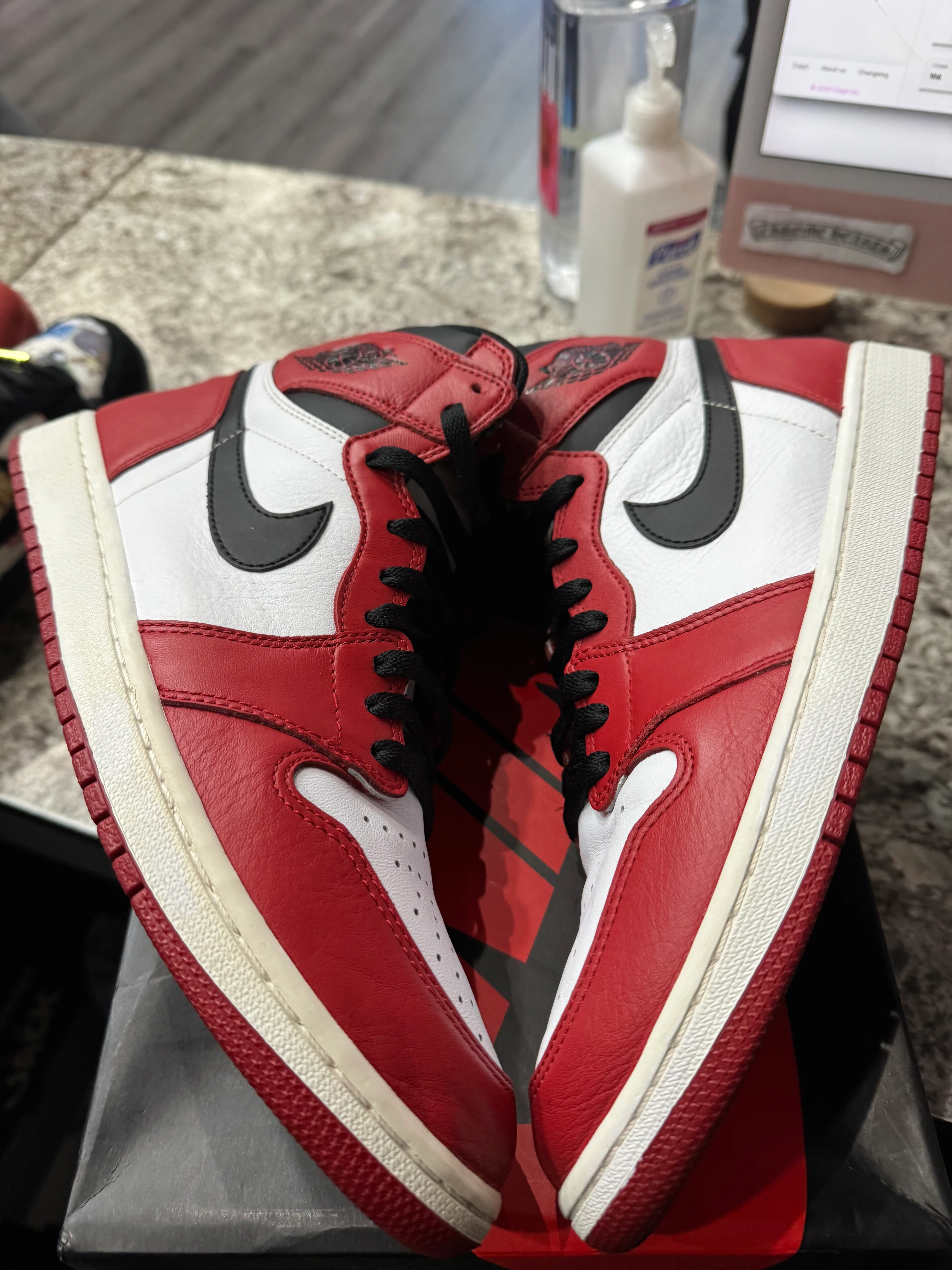 Jordan 1 Retro Chicago (2015) - Image 4