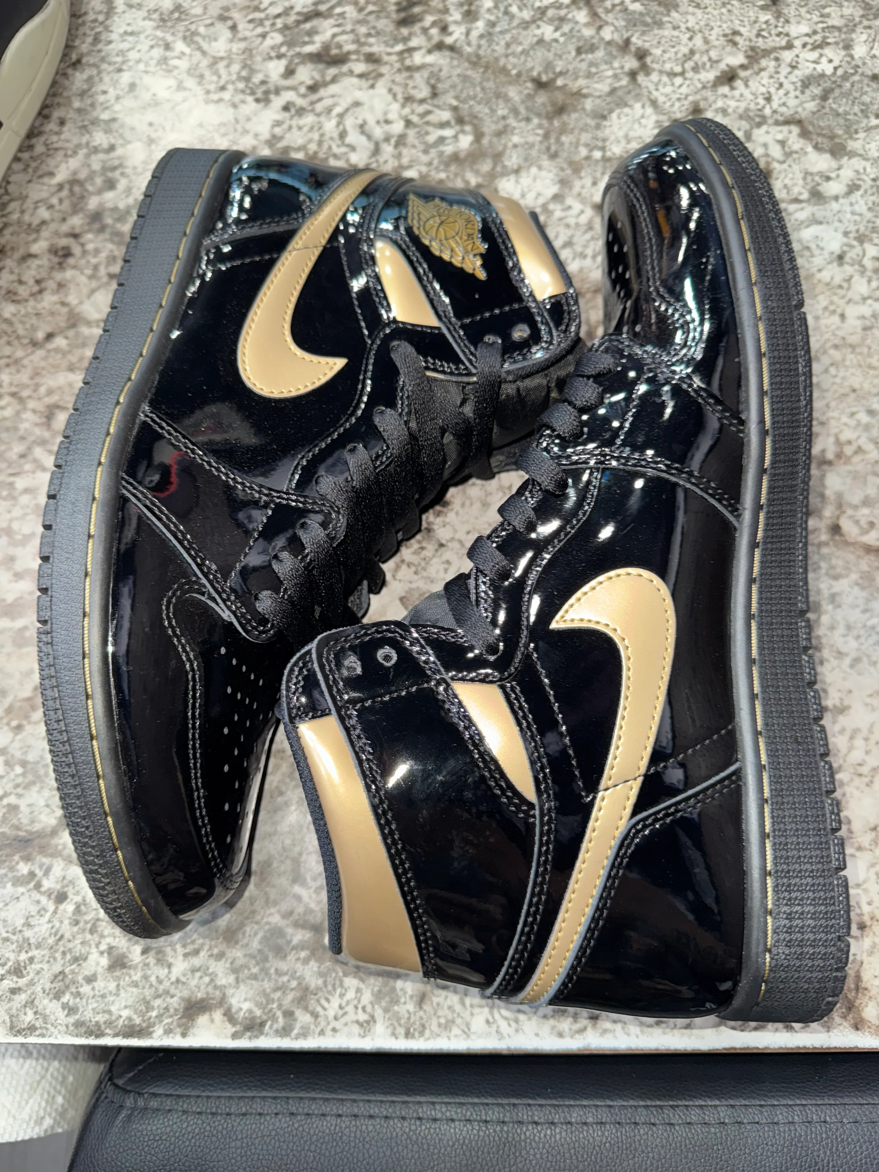 Jordan 1 Retro High Black Metallic Gold (2020) - Image 2