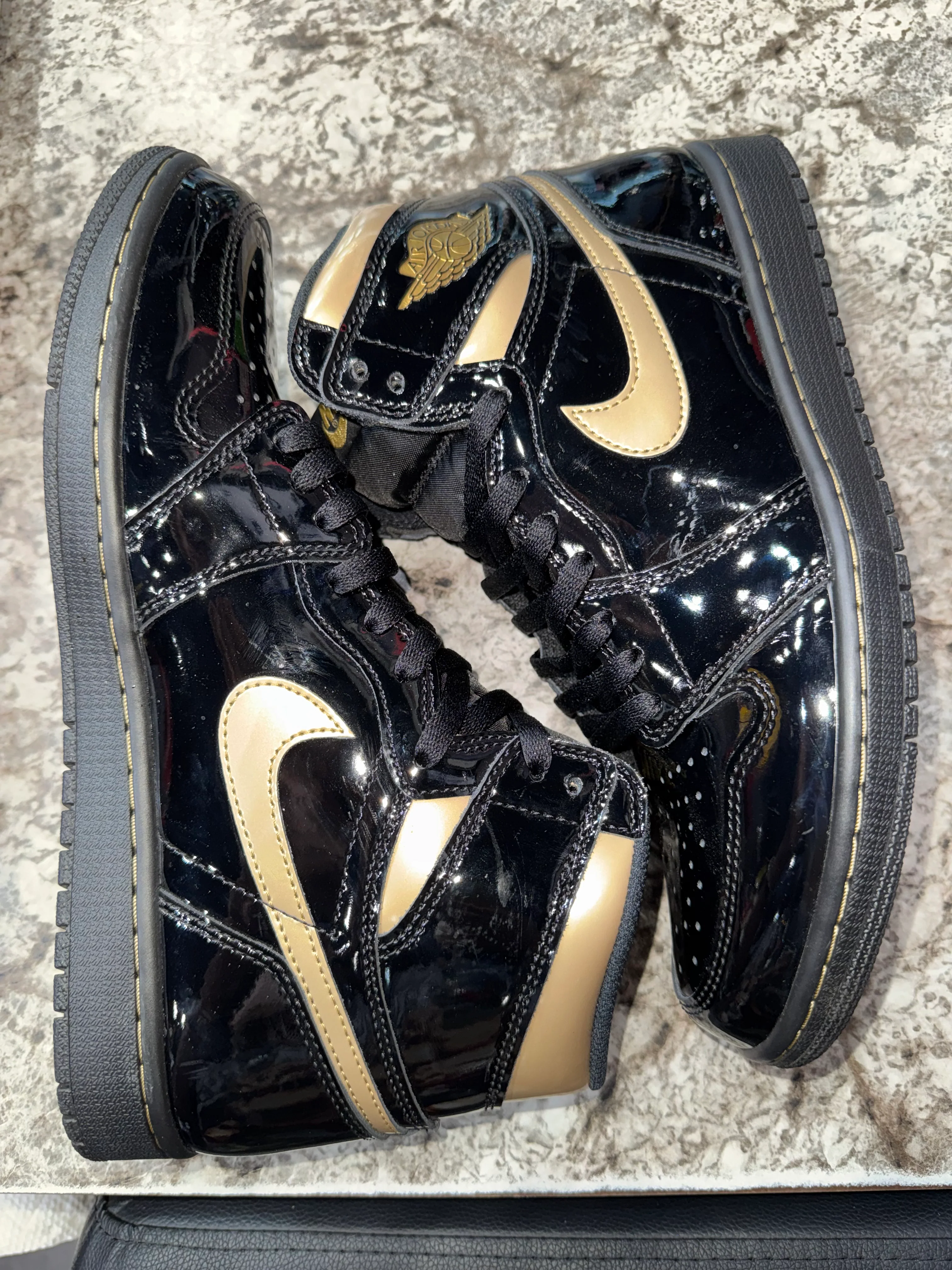 Jordan 1 Retro High Black Metallic Gold (2020) - Image 3