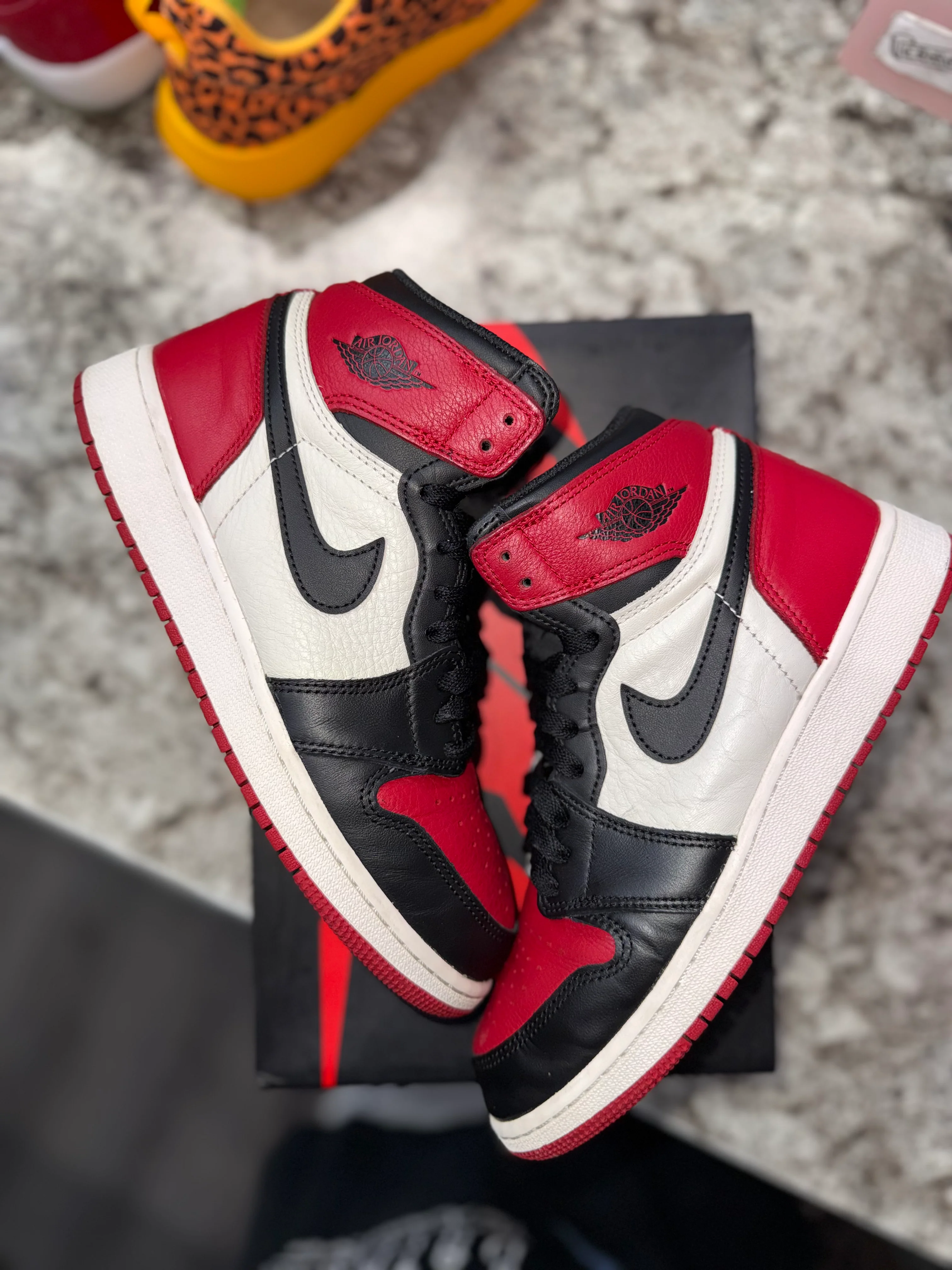 Jordan 1 Retro High Bred Toe (GS) - Image 3