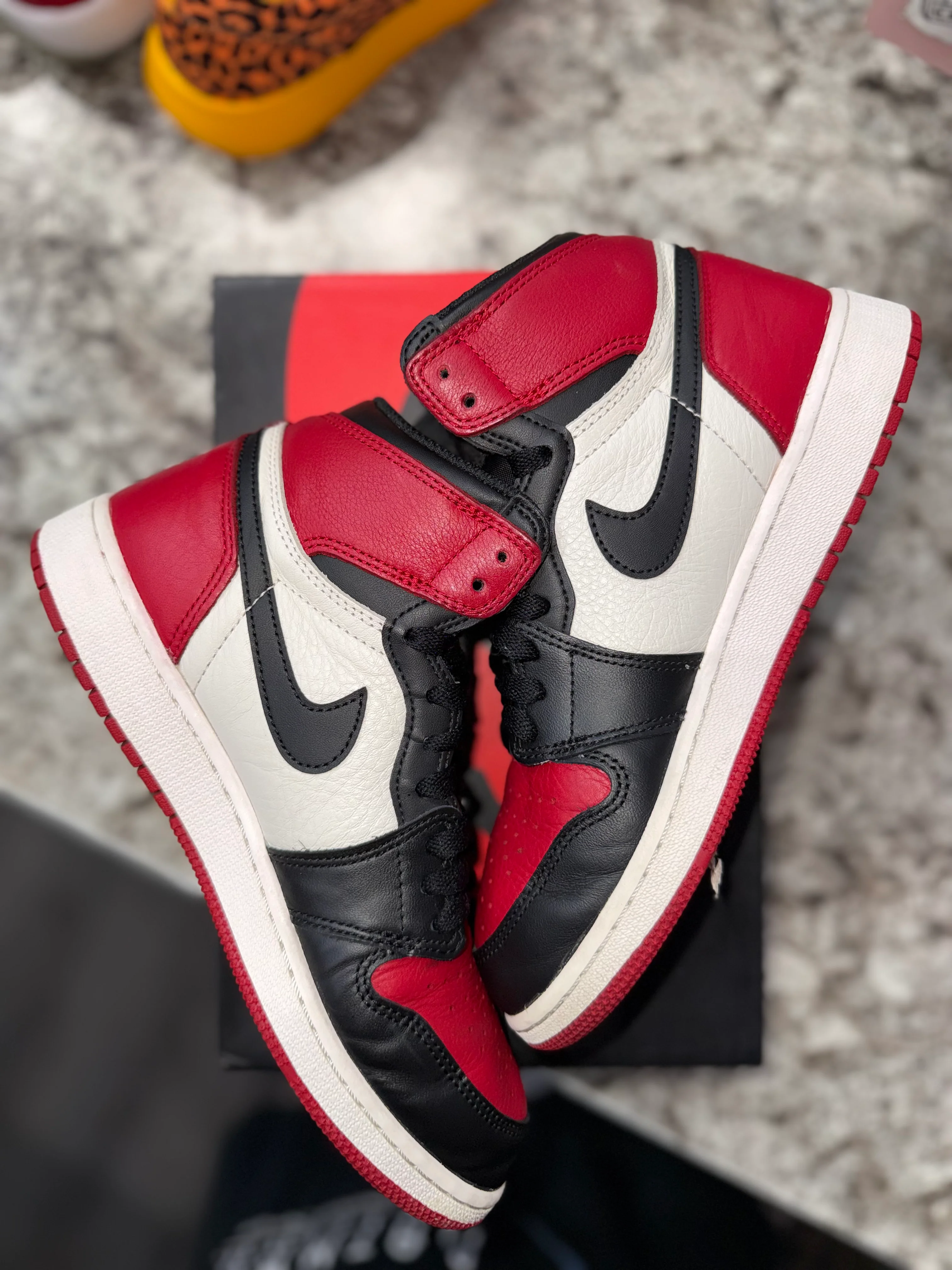 Jordan 1 Retro High Bred Toe (GS) - Image 4