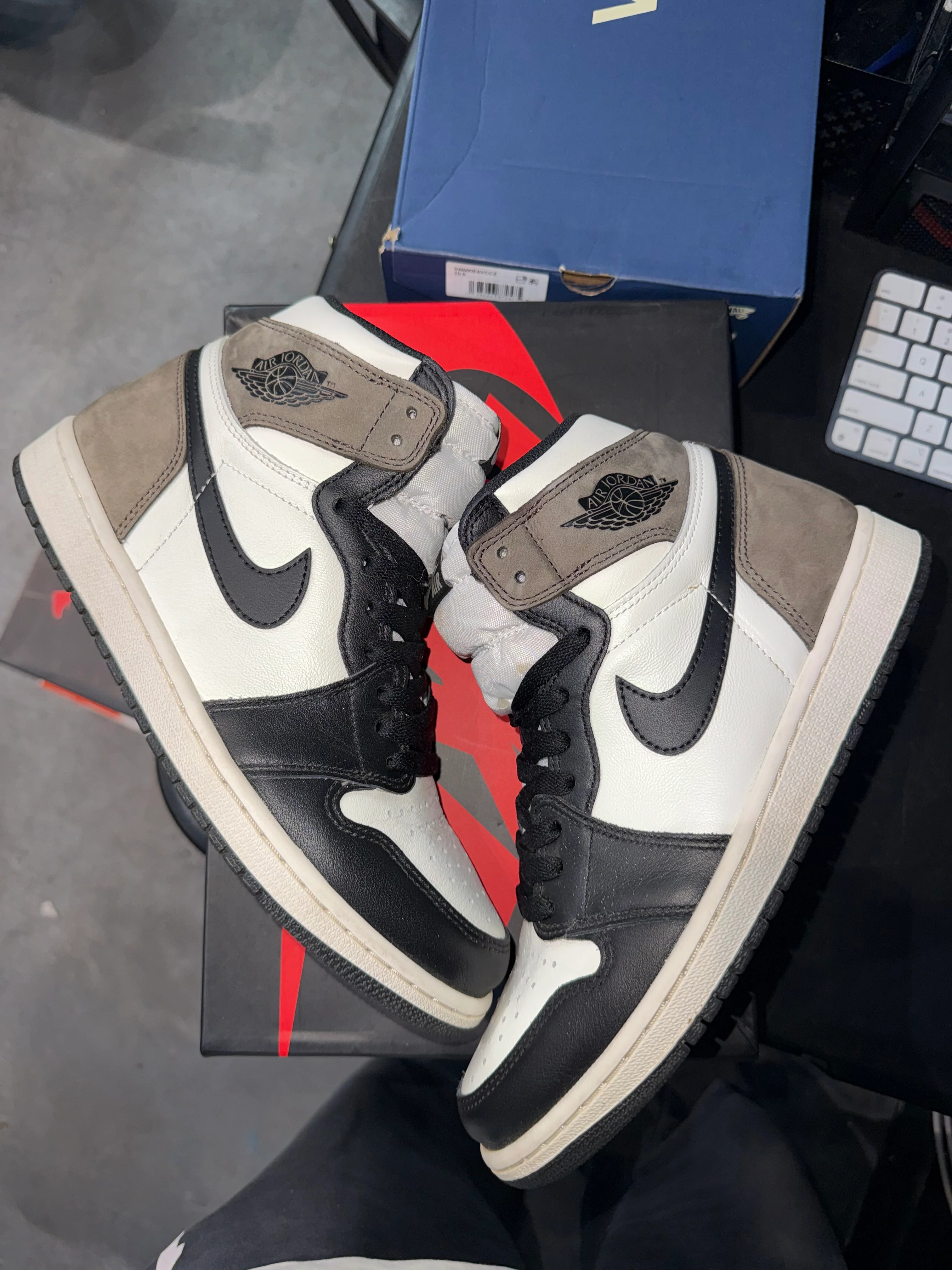 Jordan 1 Retro High Dark Mocha - Image 3