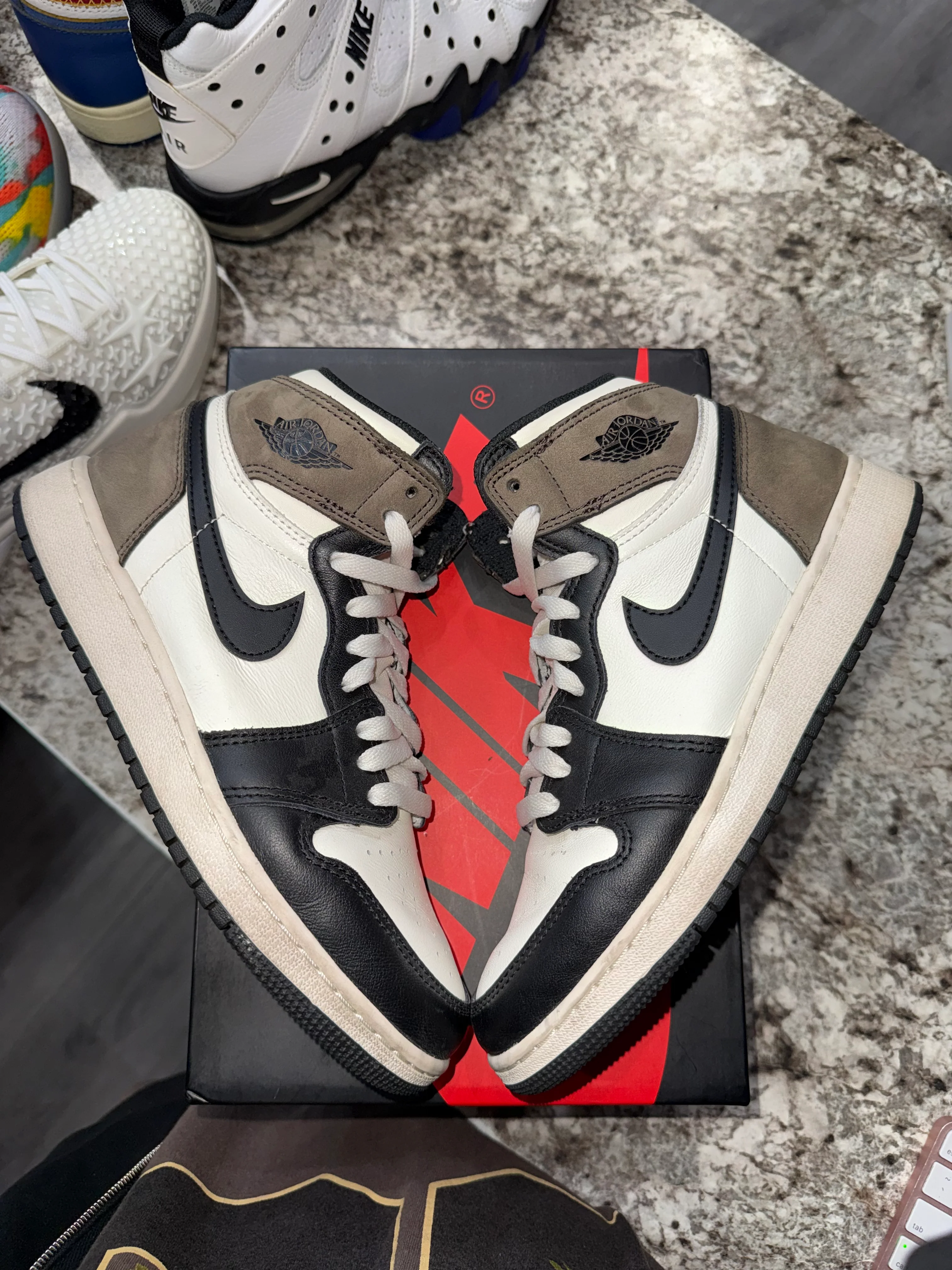 Jordan 1 Retro High Dark Mocha (GS) - Image 3