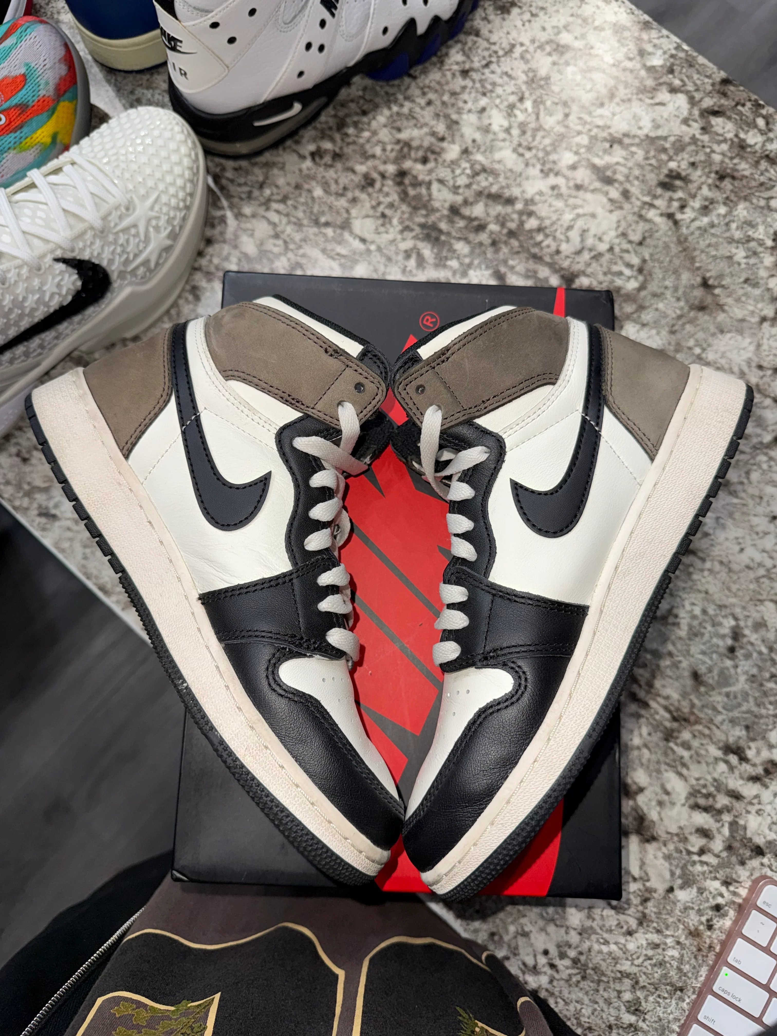 Jordan 1 Retro High Dark Mocha (GS) - Image 4