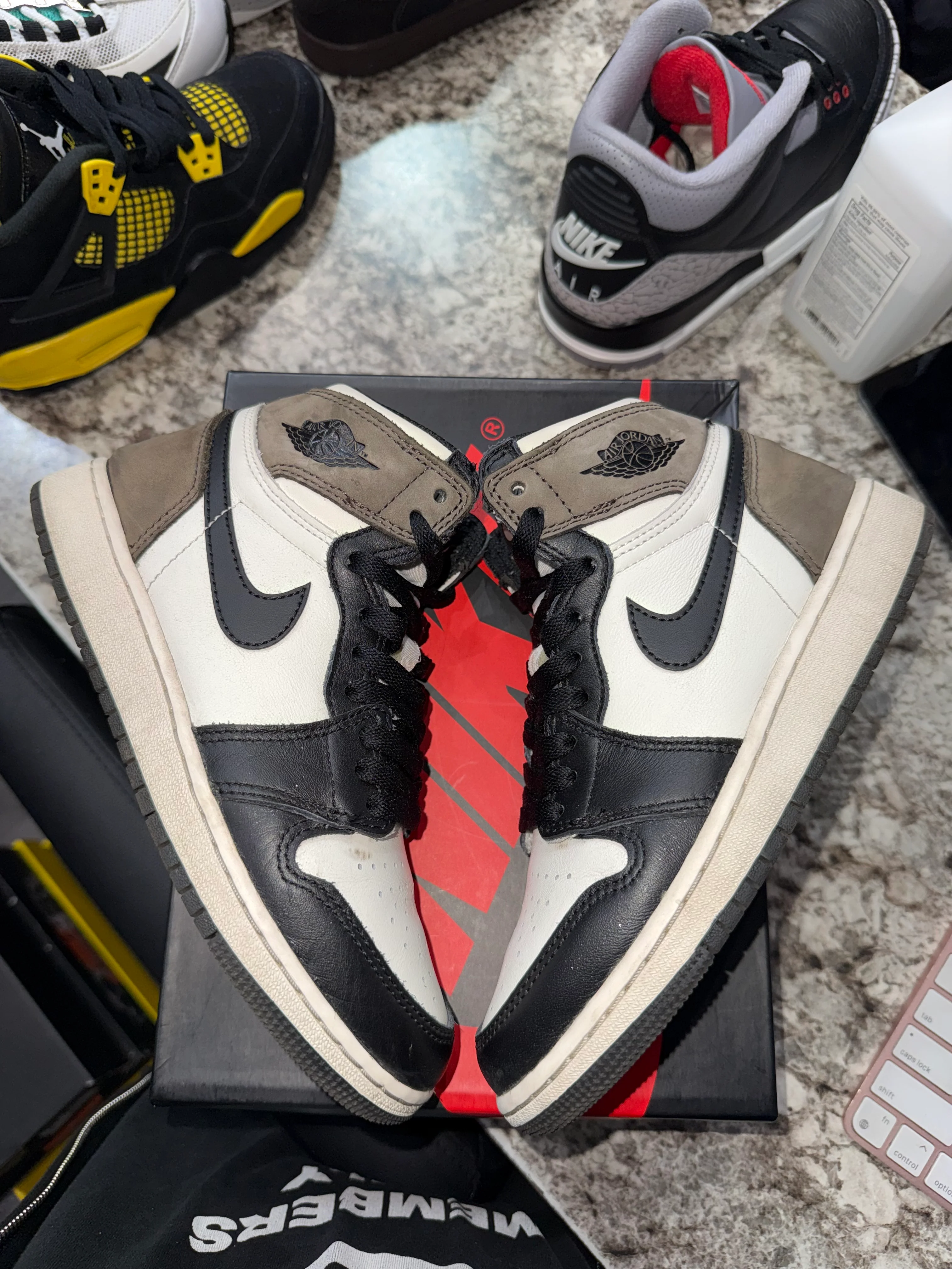 Jordan 1 Retro High Dark Mocha (GS) - Image 3