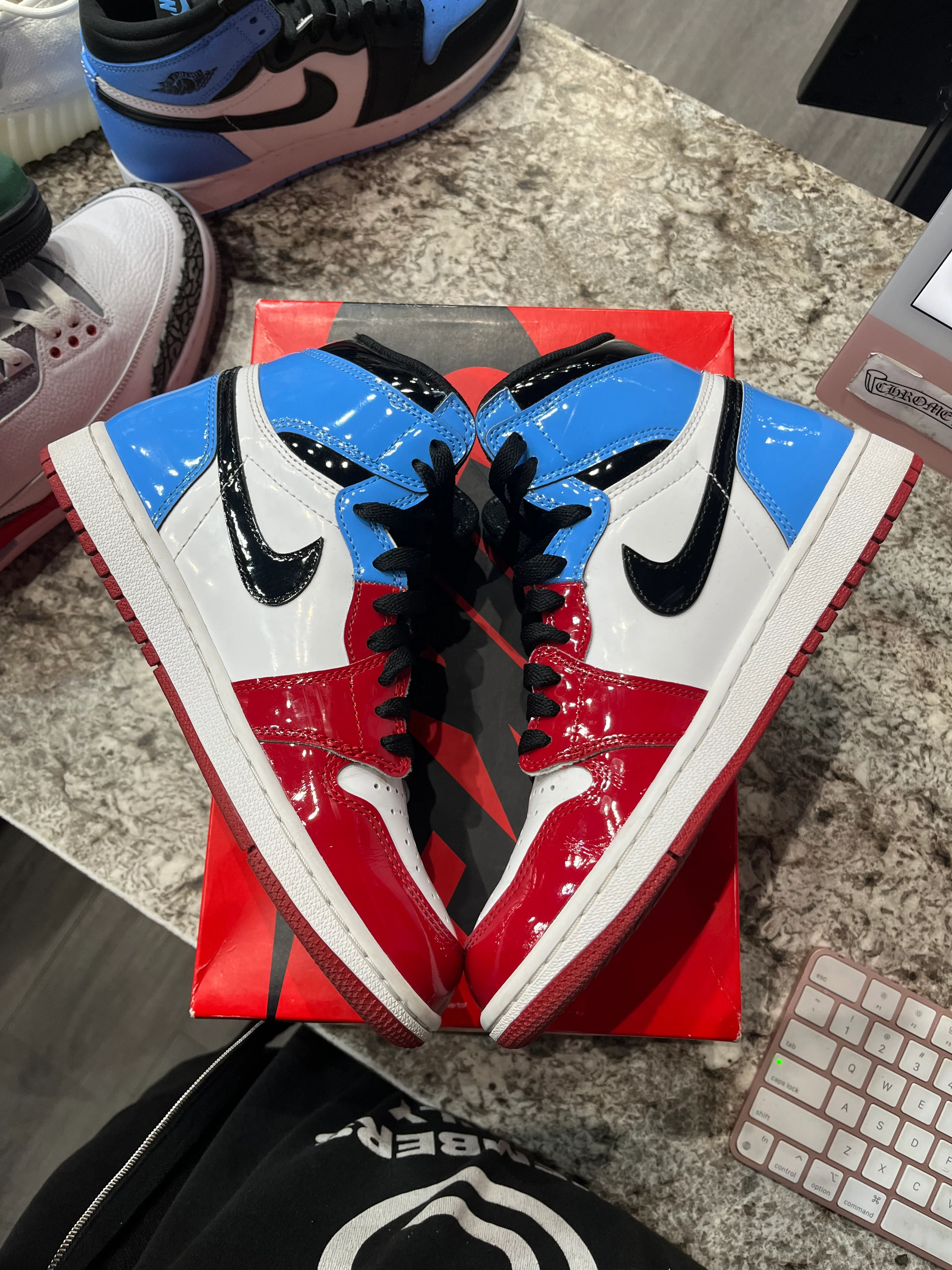 Jordan 1 Retro High Fearless UNC Chicago - Image 4
