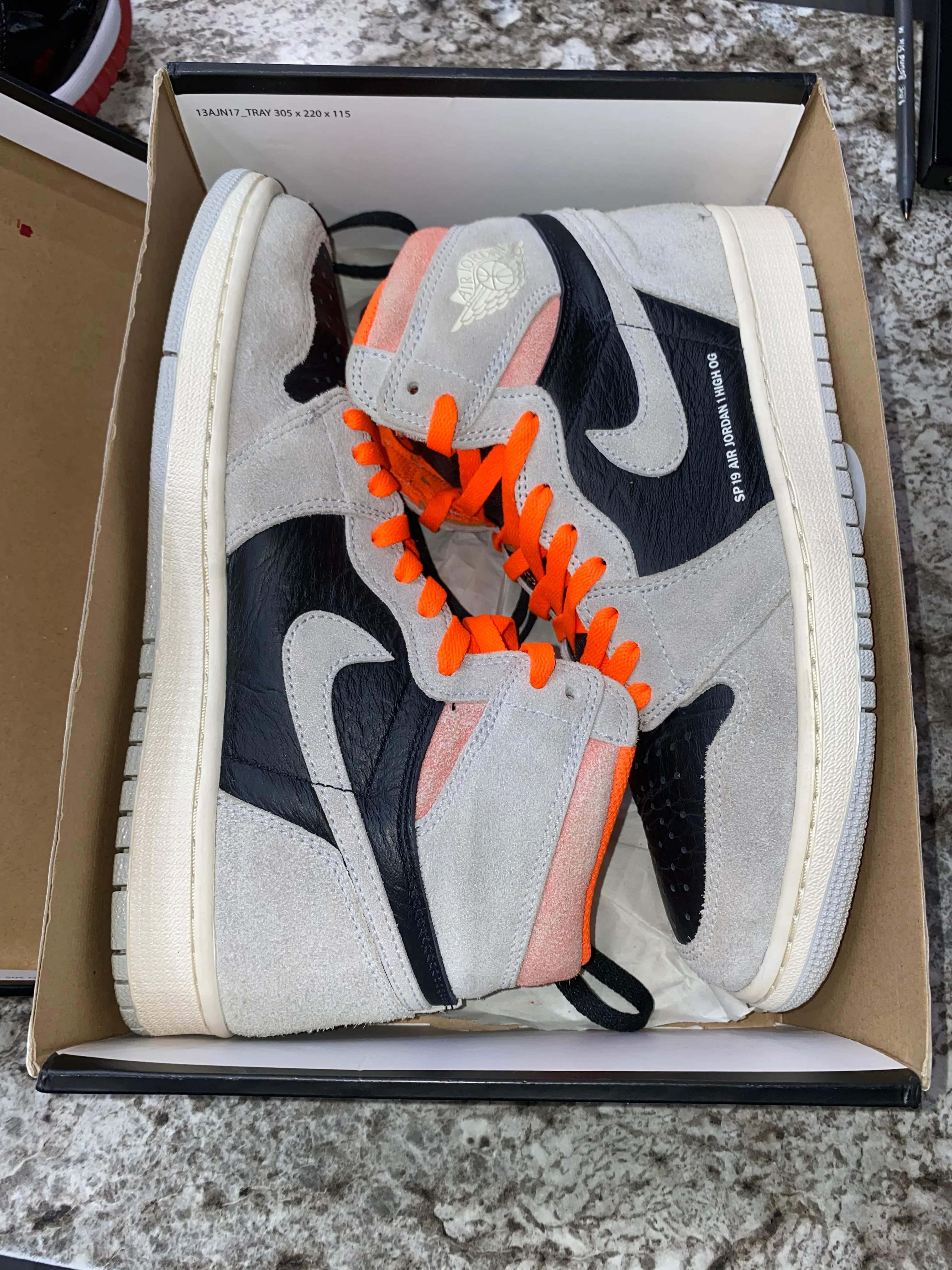 Jordan 1 Retro High Neutral Grey Hyper Crimson (DAMAGED BOX) - Image 6