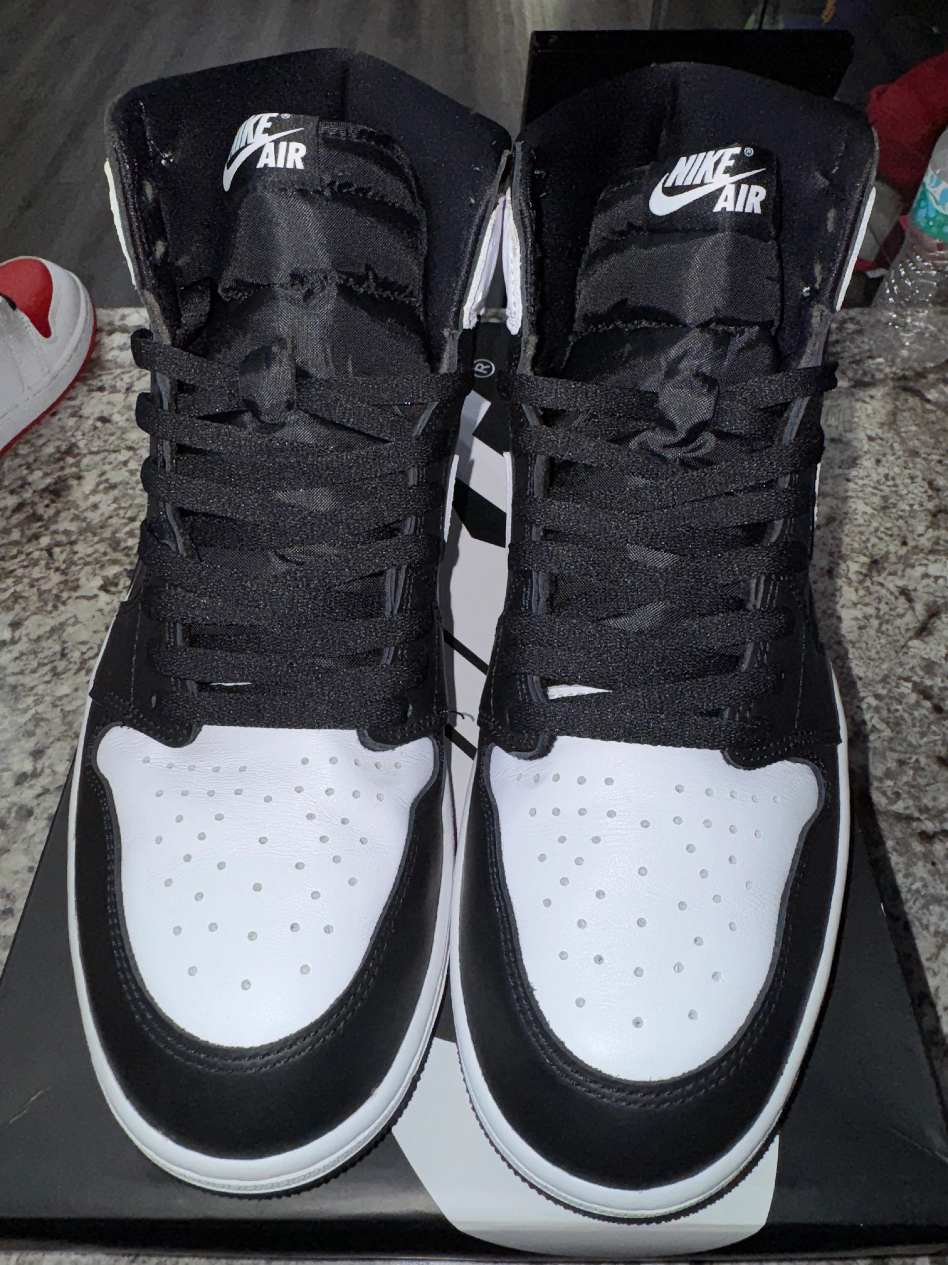 Jordan 1 Retro High OG Black White (DAMAGED BOX) - Image 2