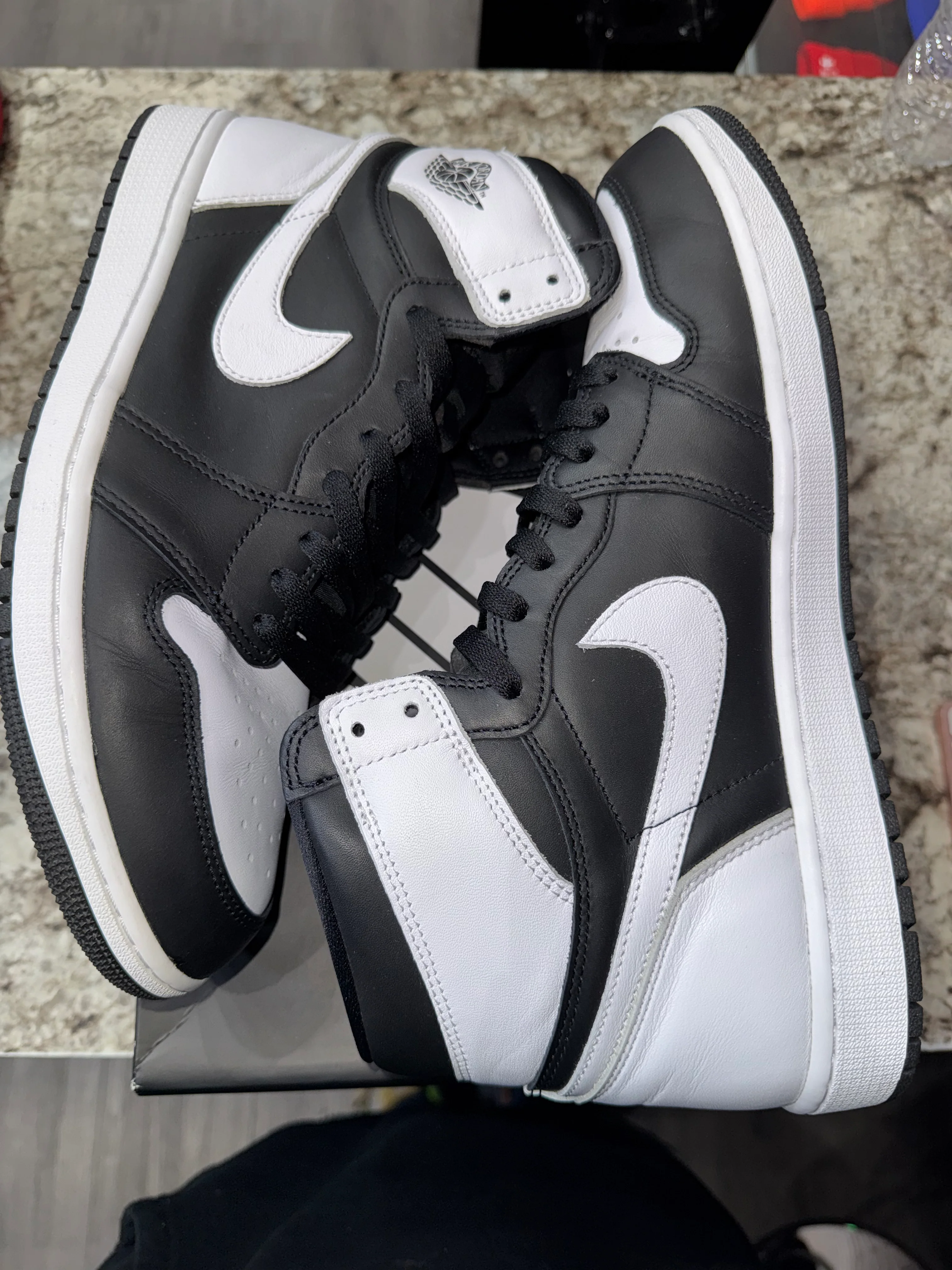 Jordan 1 Retro High OG Black White (DAMAGED BOX) - Image 3