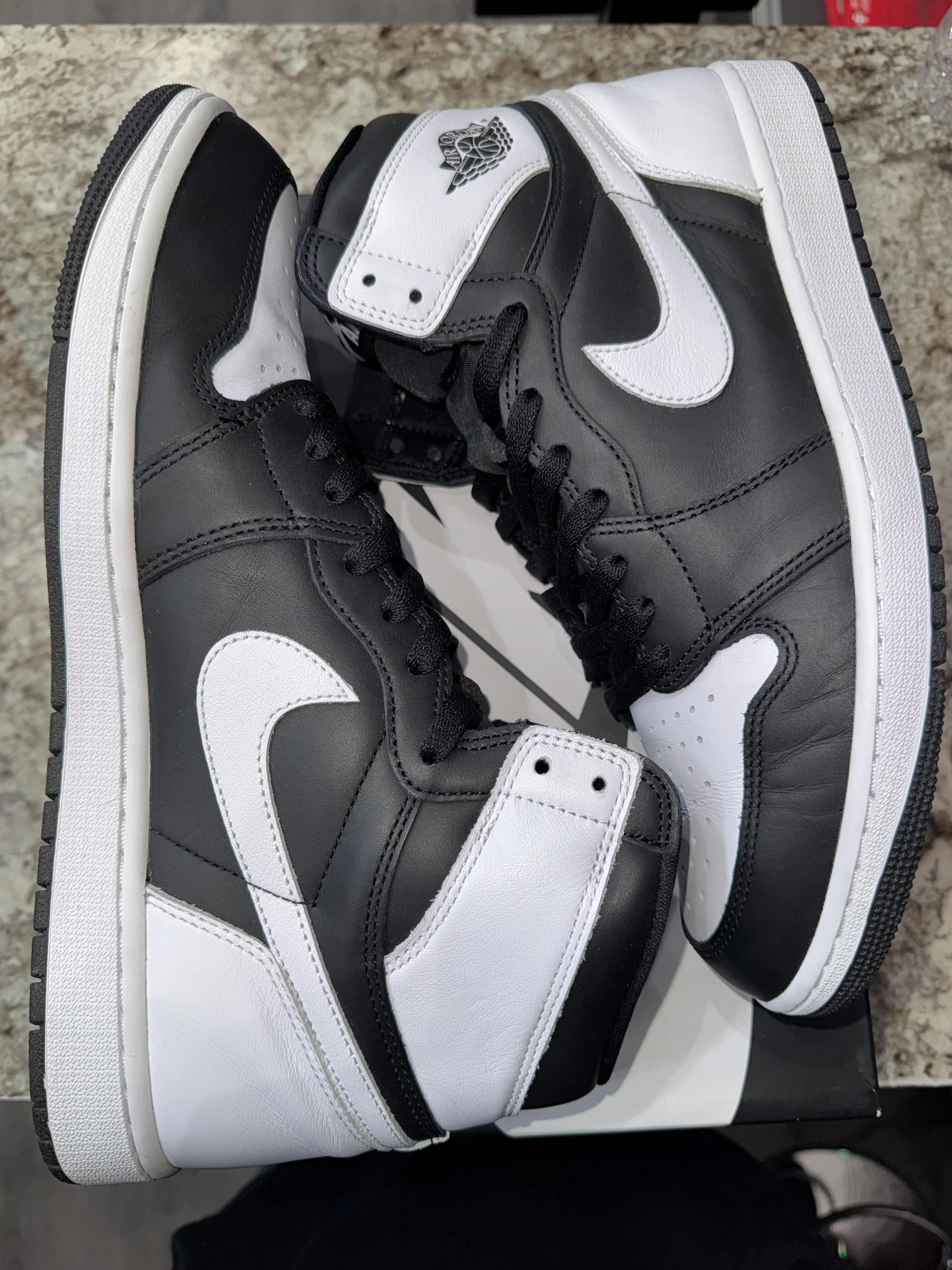 Jordan 1 Retro High OG Black White (DAMAGED BOX) - Image 5