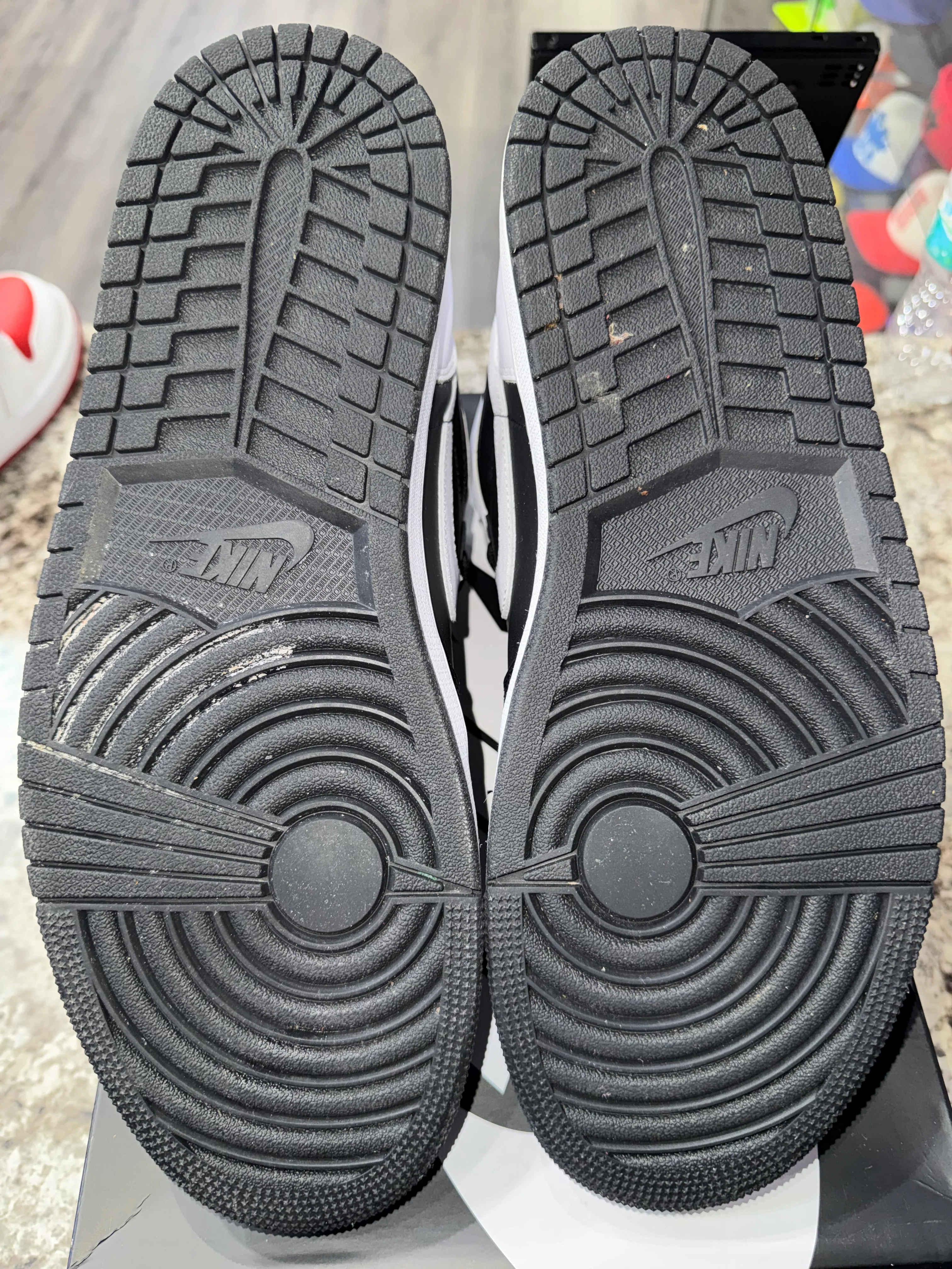 Jordan 1 Retro High OG Black White (DAMAGED BOX) - Image 6