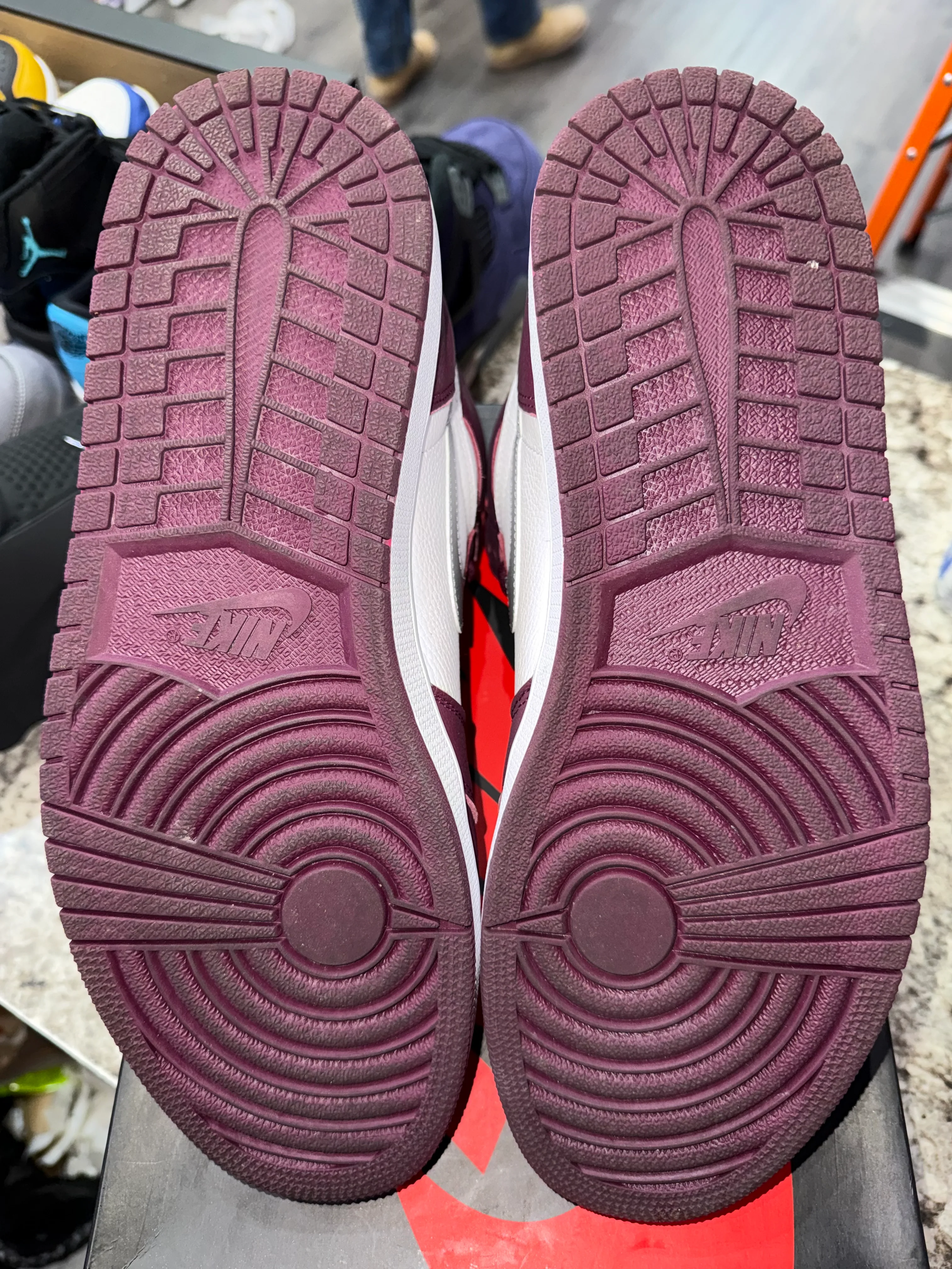 Jordan 1 Retro High OG Bordeaux - Image 4
