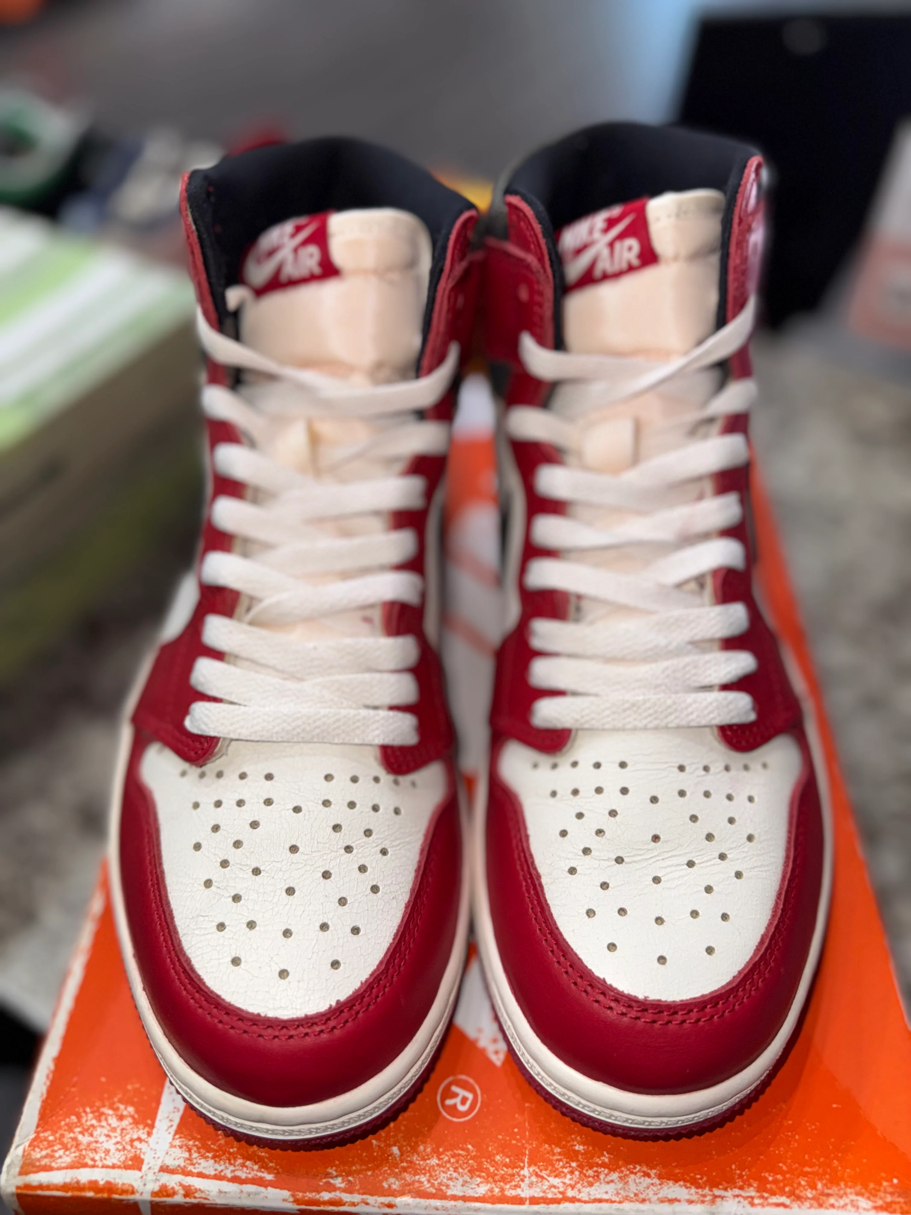 Jordan 1 Retro High OG Chicago Lost and Found - Image 2
