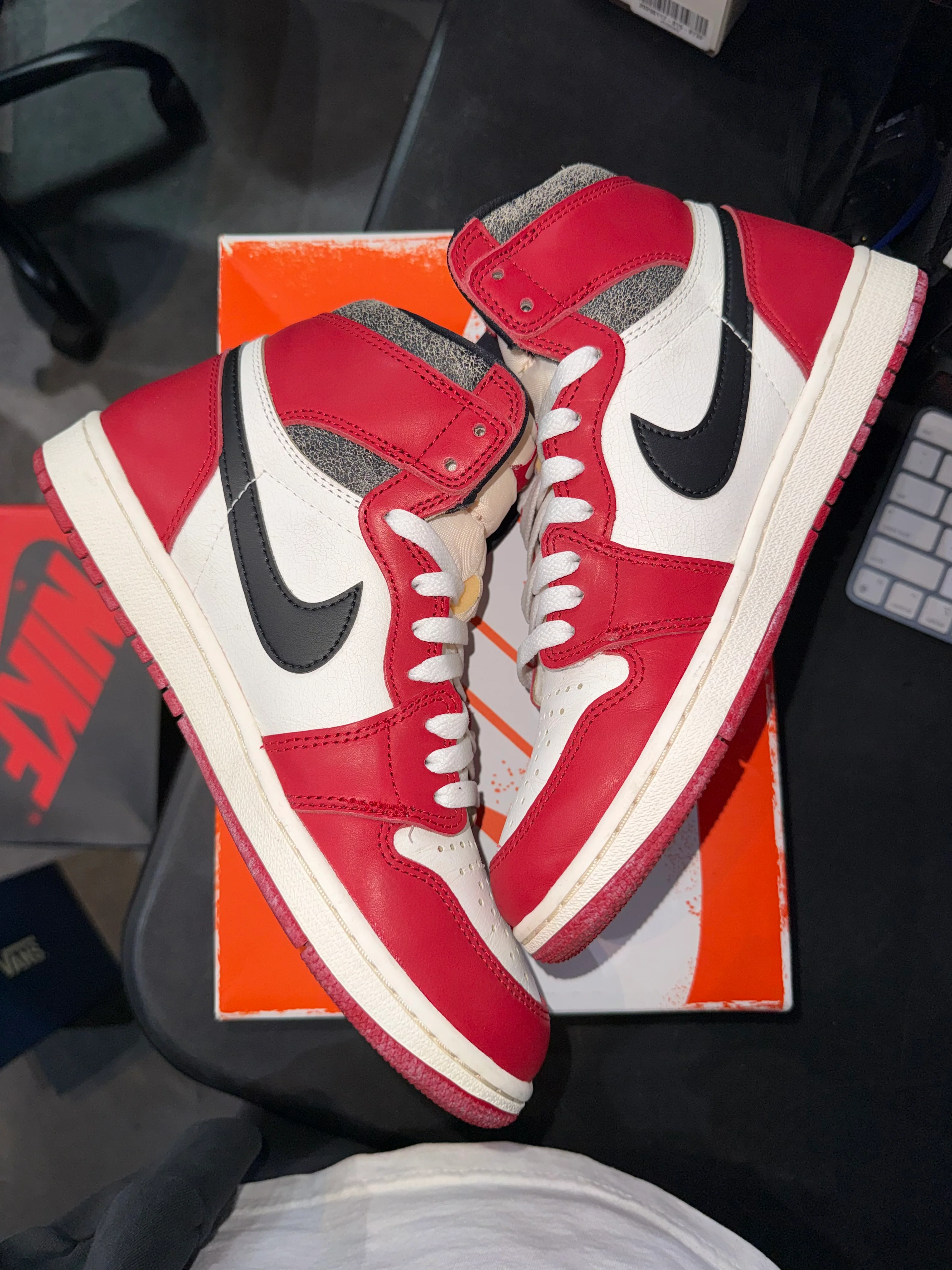 Jordan 1 Retro High OG Chicago Lost and Found - Image 4