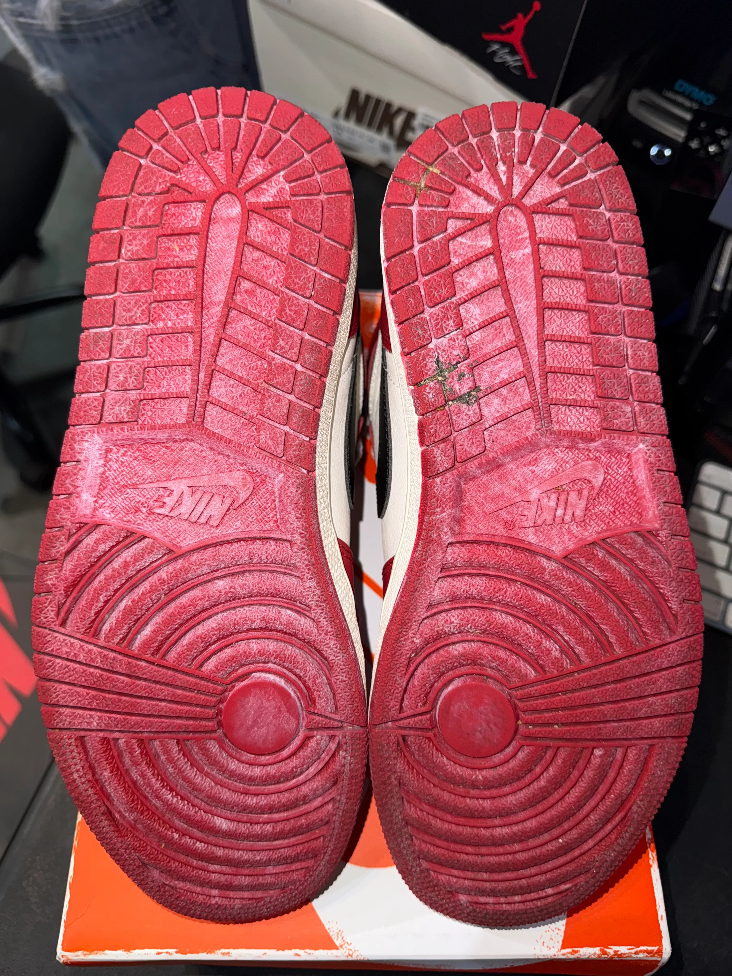 Jordan 1 Retro High OG Chicago Lost and Found - Image 5