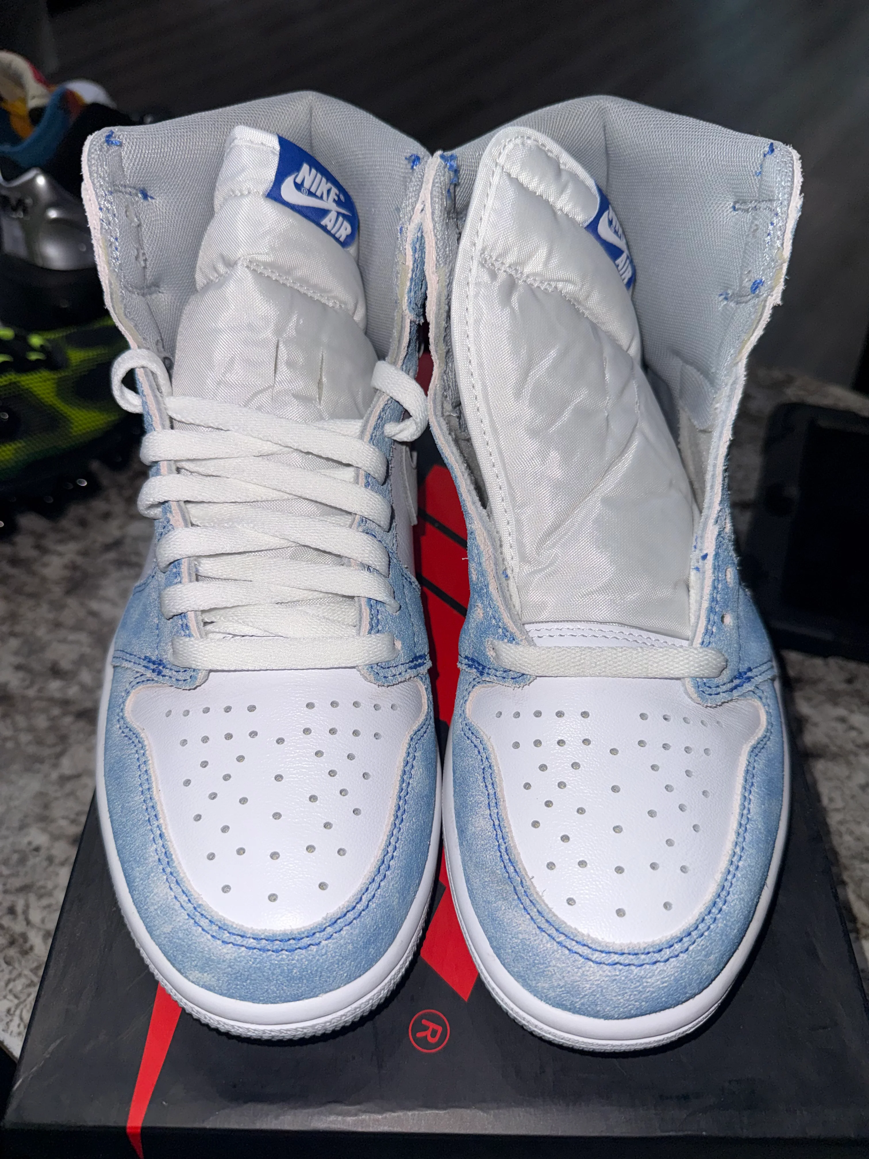 Jordan 1 Retro High OG Hyper Royal