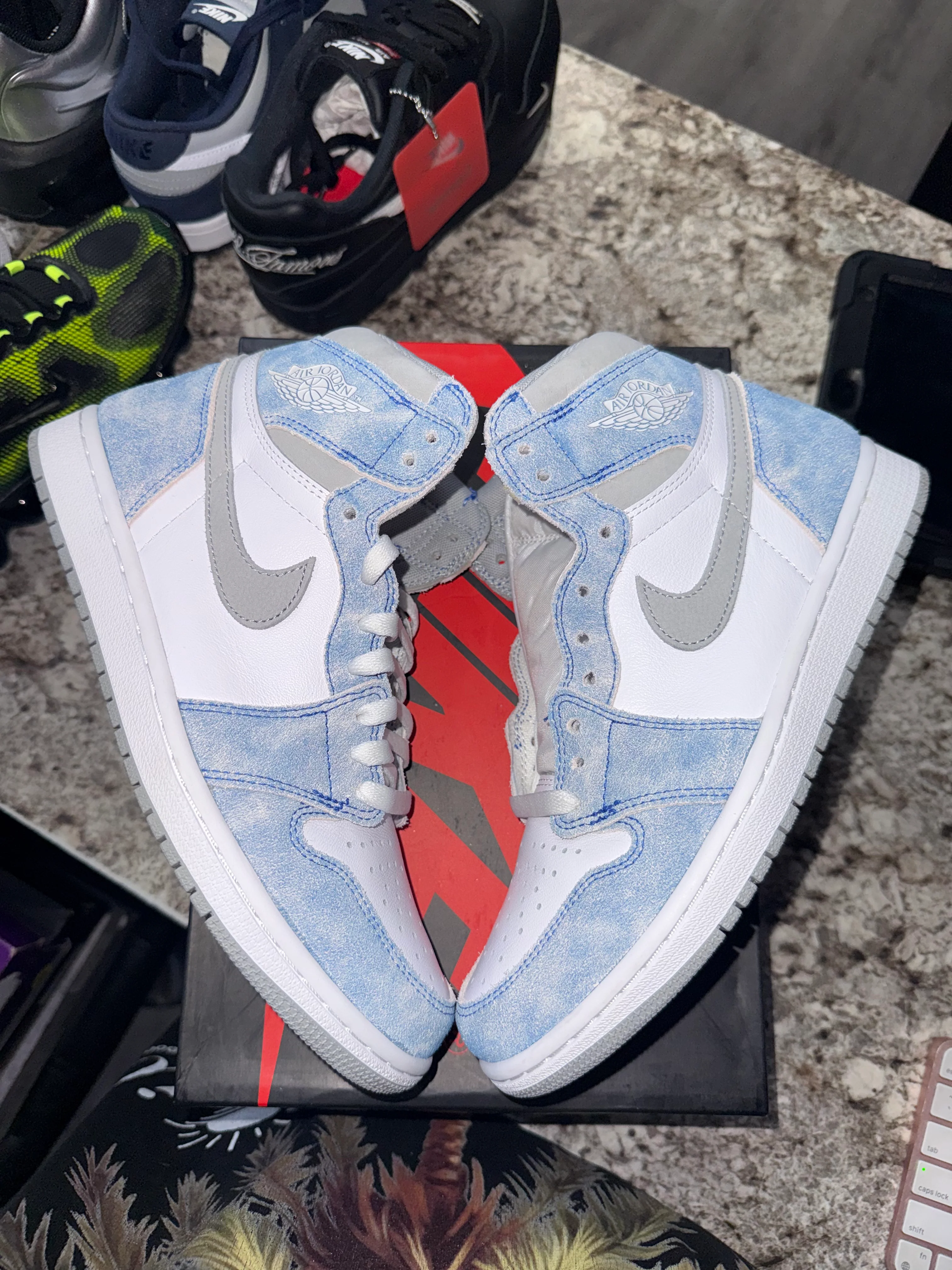 Jordan 1 Retro High OG Hyper Royal - Image 2
