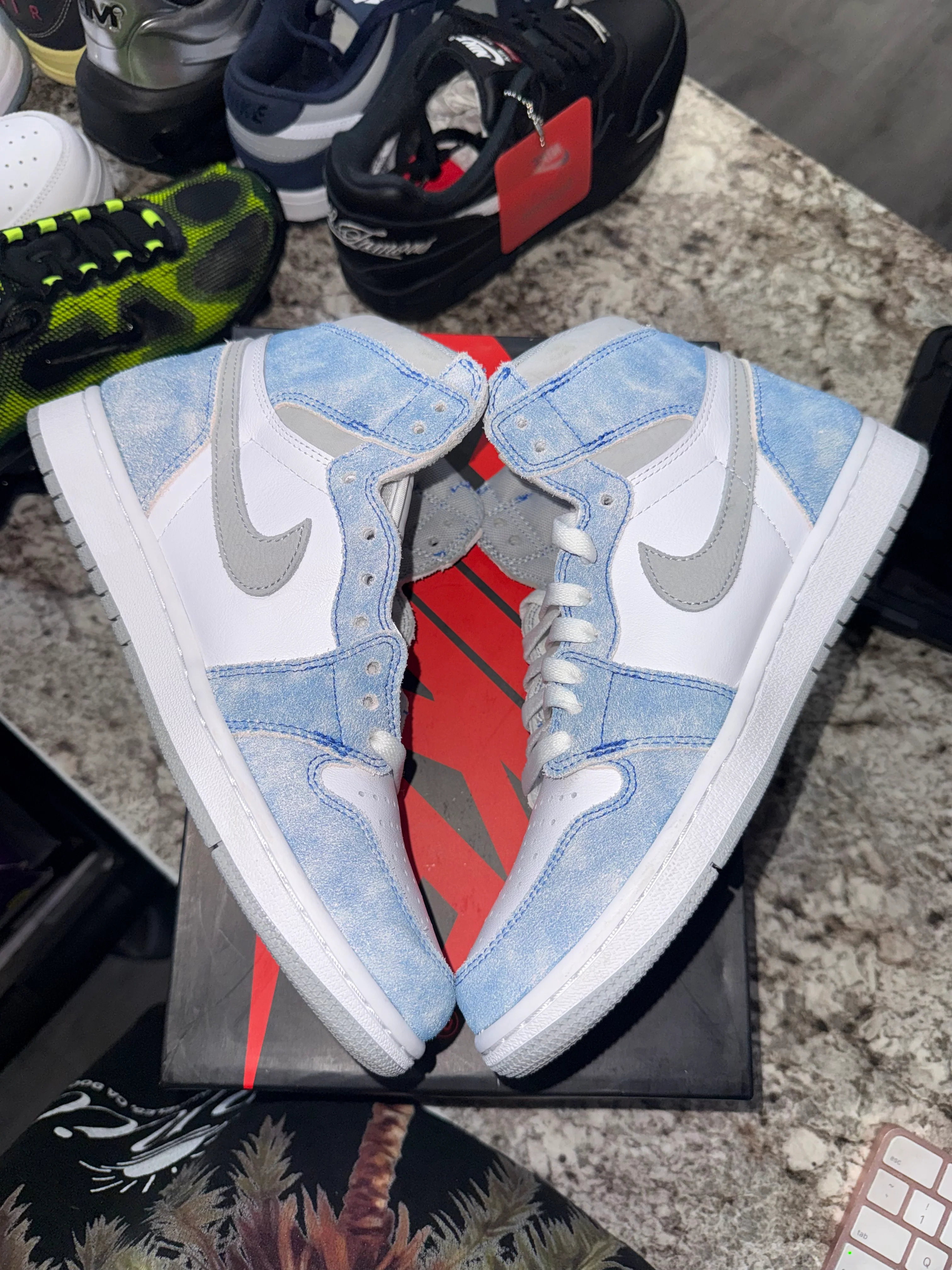 Jordan 1 Retro High OG Hyper Royal - Image 3