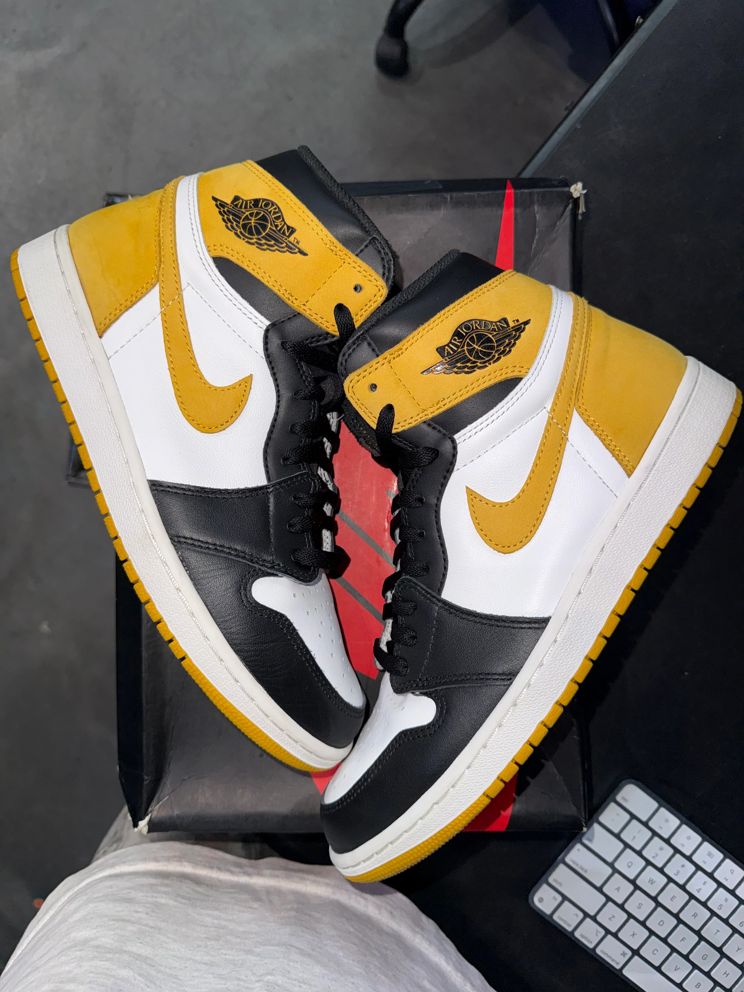 Jordan 1 Retro High Yellow Ochre (DAMAGED BOX) - Image 3