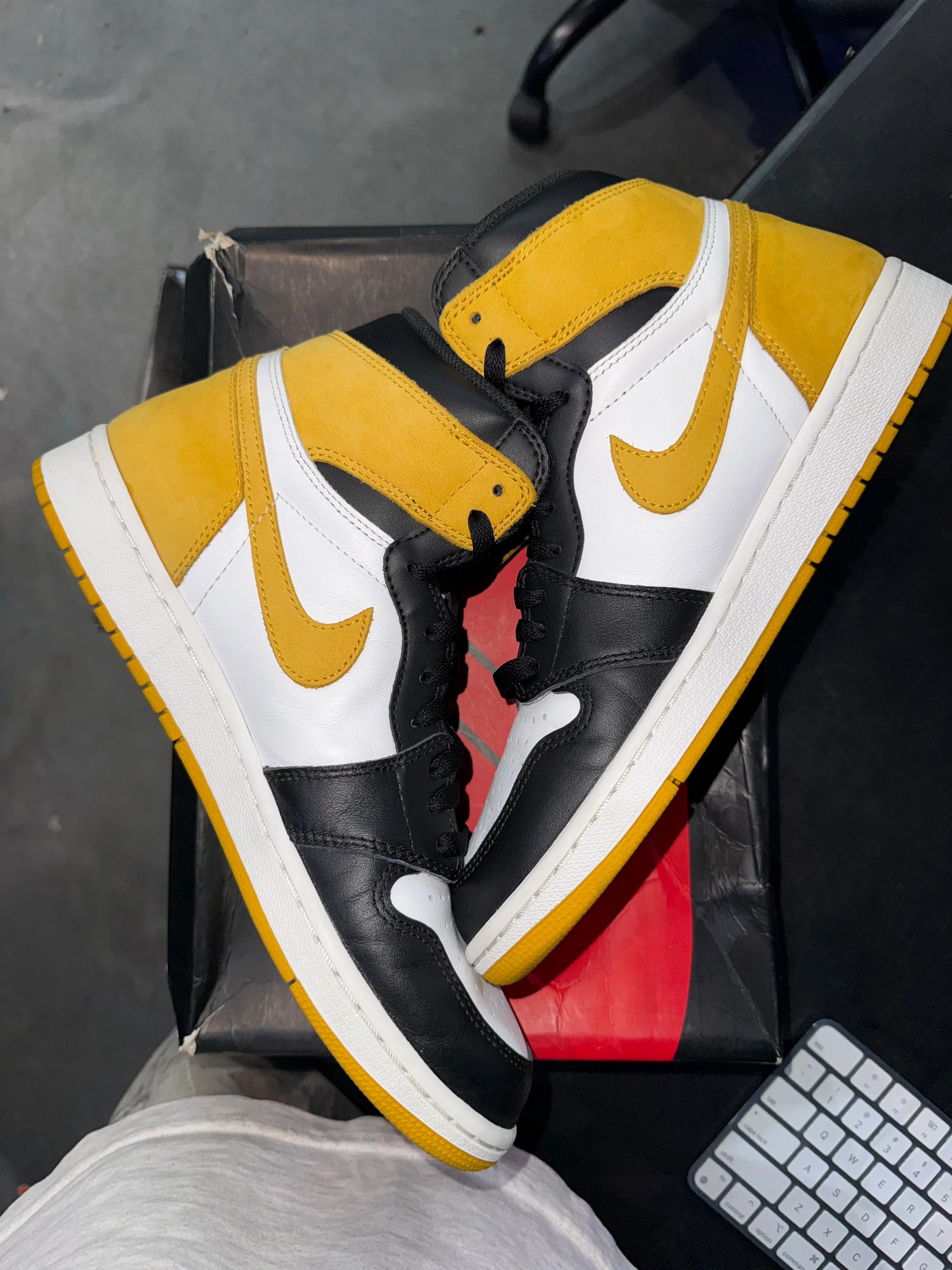 Jordan 1 Retro High Yellow Ochre (DAMAGED BOX) - Image 4