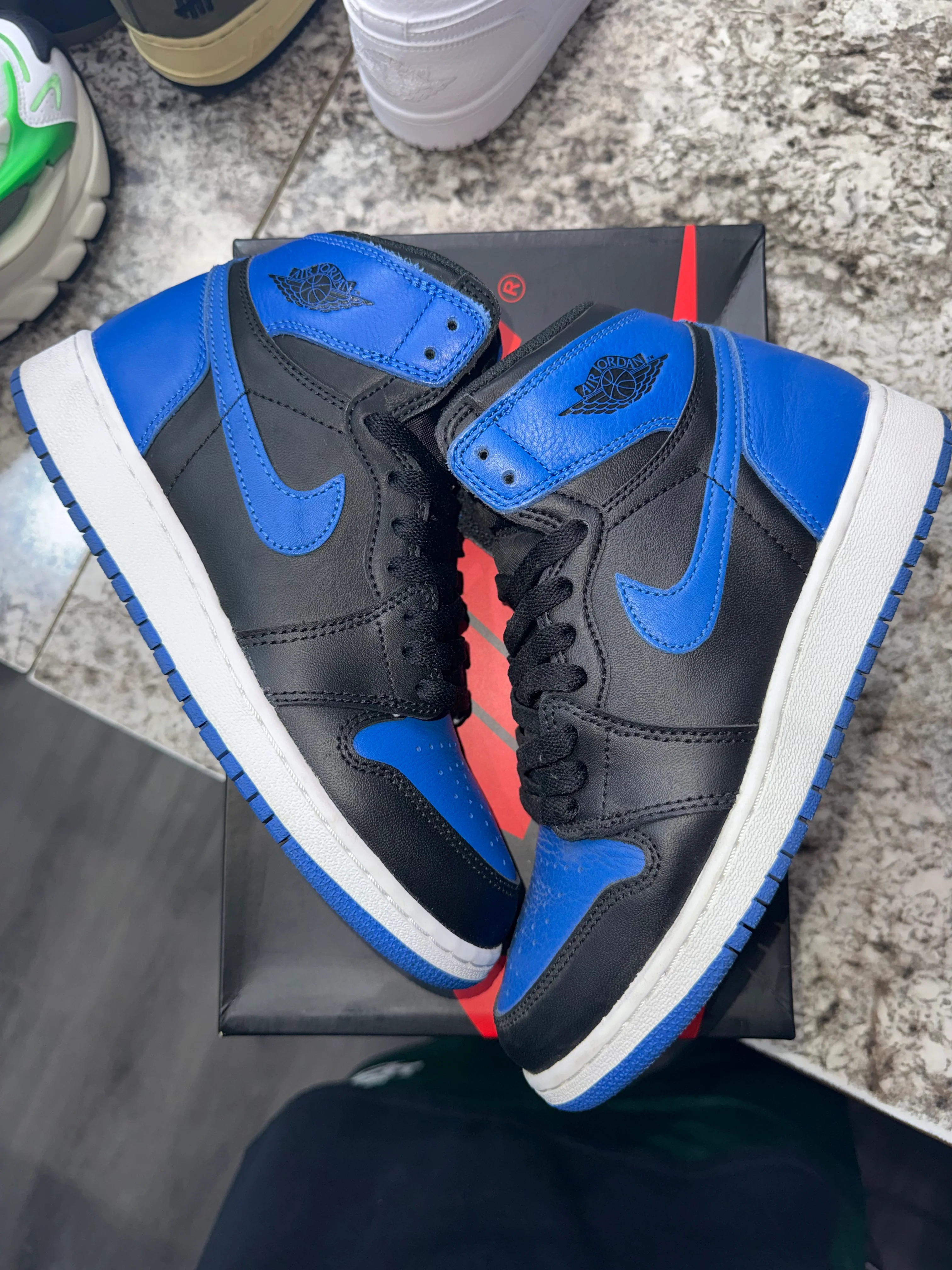 Jordan 1 Retro Royal (2017) (GS) - Image 2