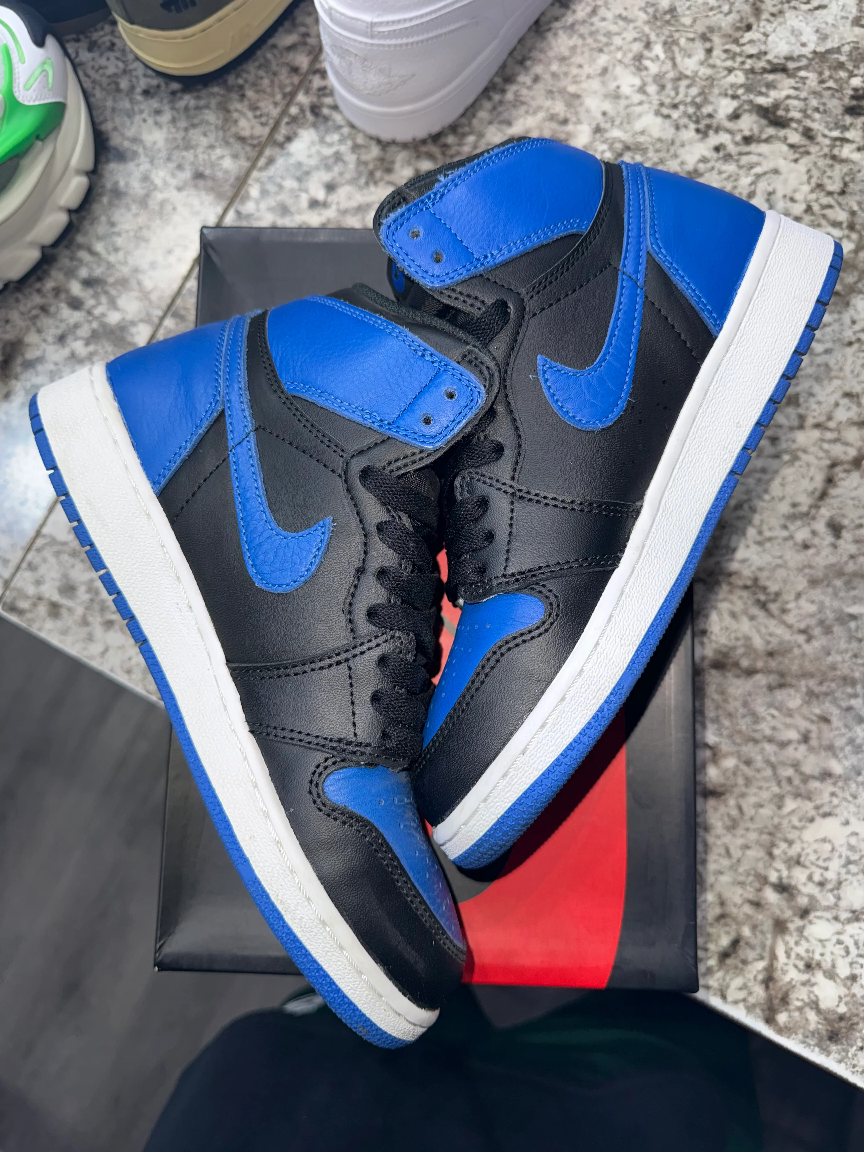 Jordan 1 Retro Royal (2017) (GS) - Image 3