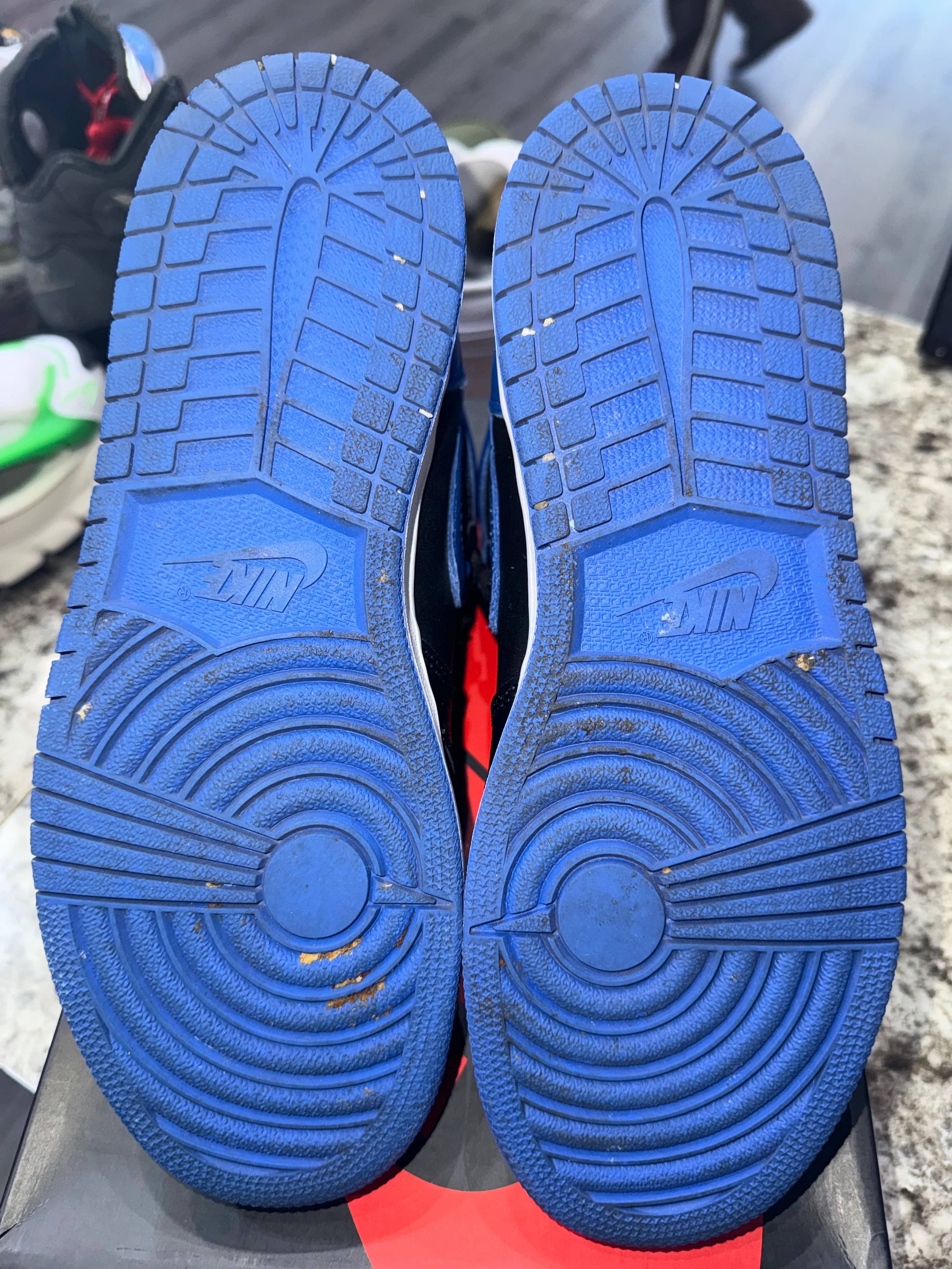 Jordan 1 Retro Royal (2017) (GS) - Image 4