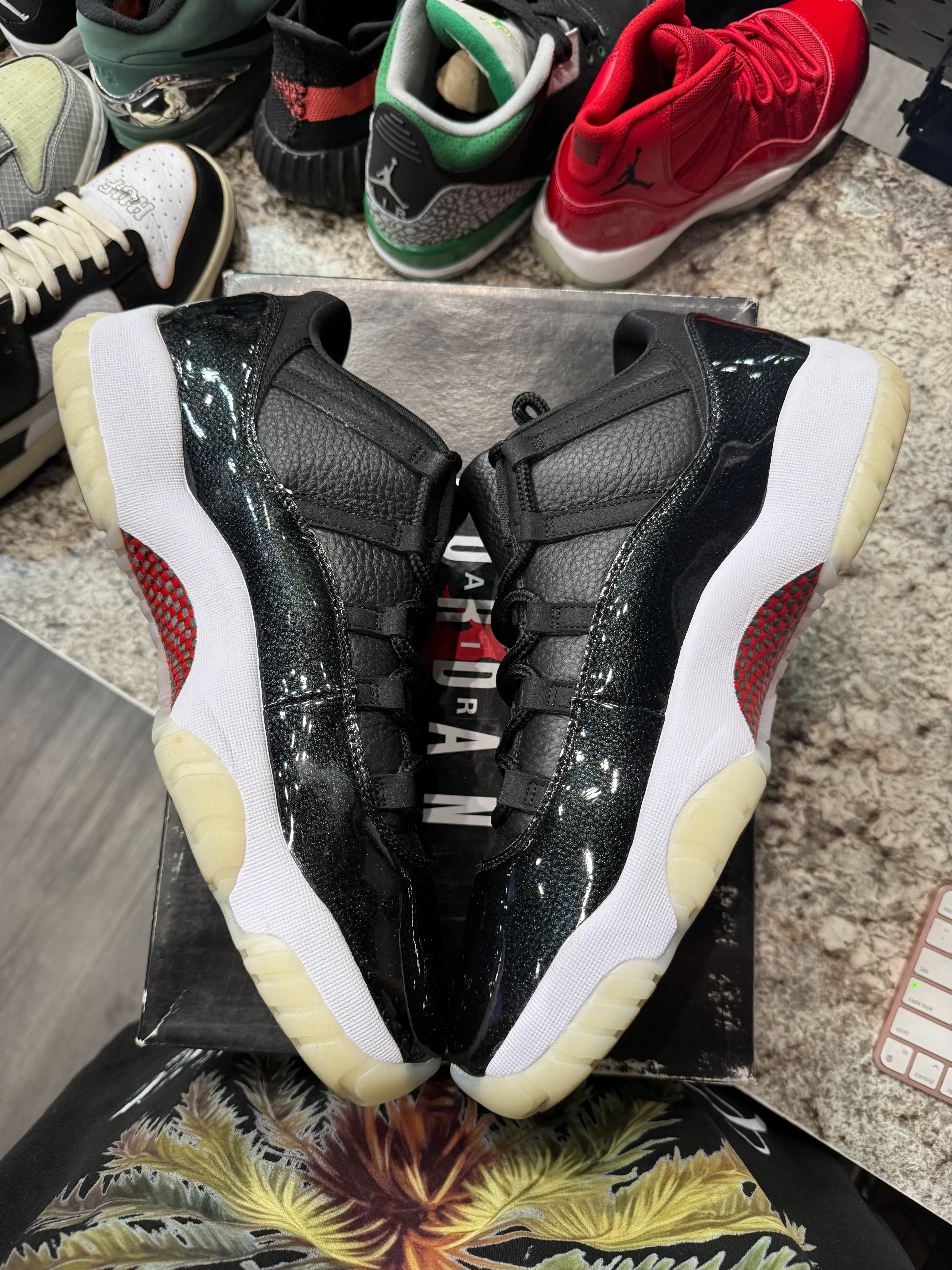 Jordan 11 Retro Low 72-10 - Image 4