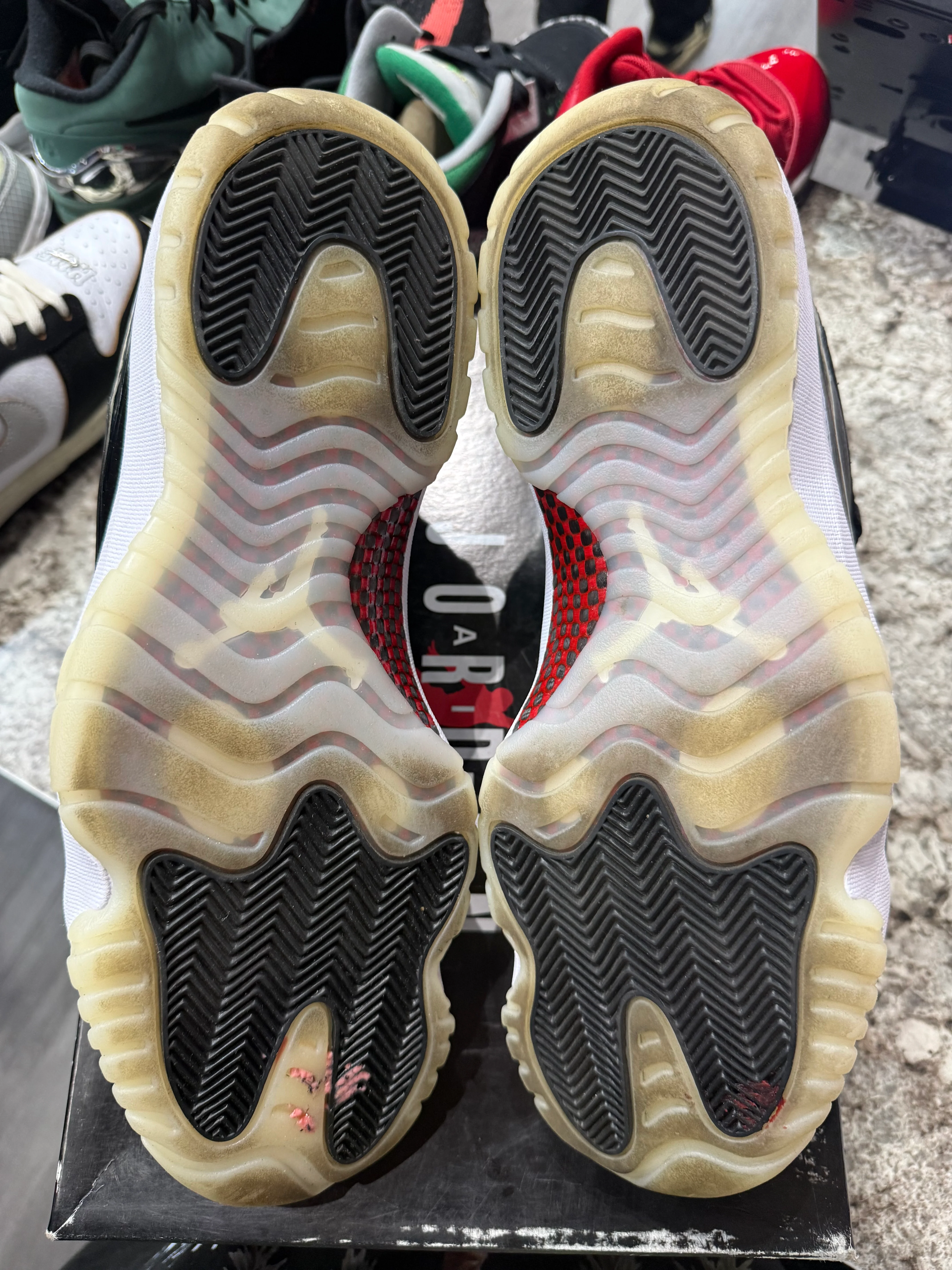 Jordan 11 Retro Low 72-10 - Image 5