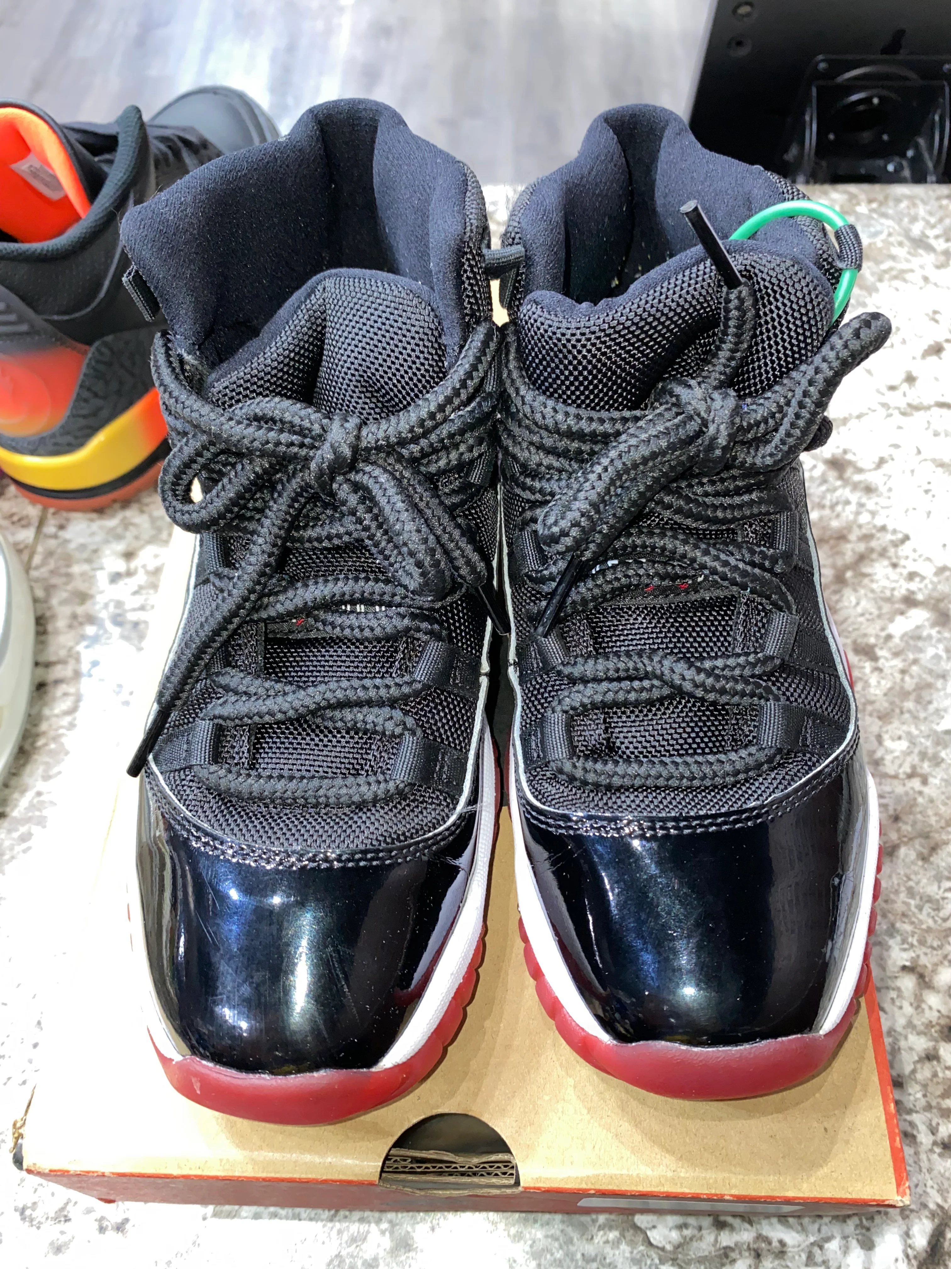 Jordan 11 Retro Playoffs Bred (2019) (GS) - Image 2