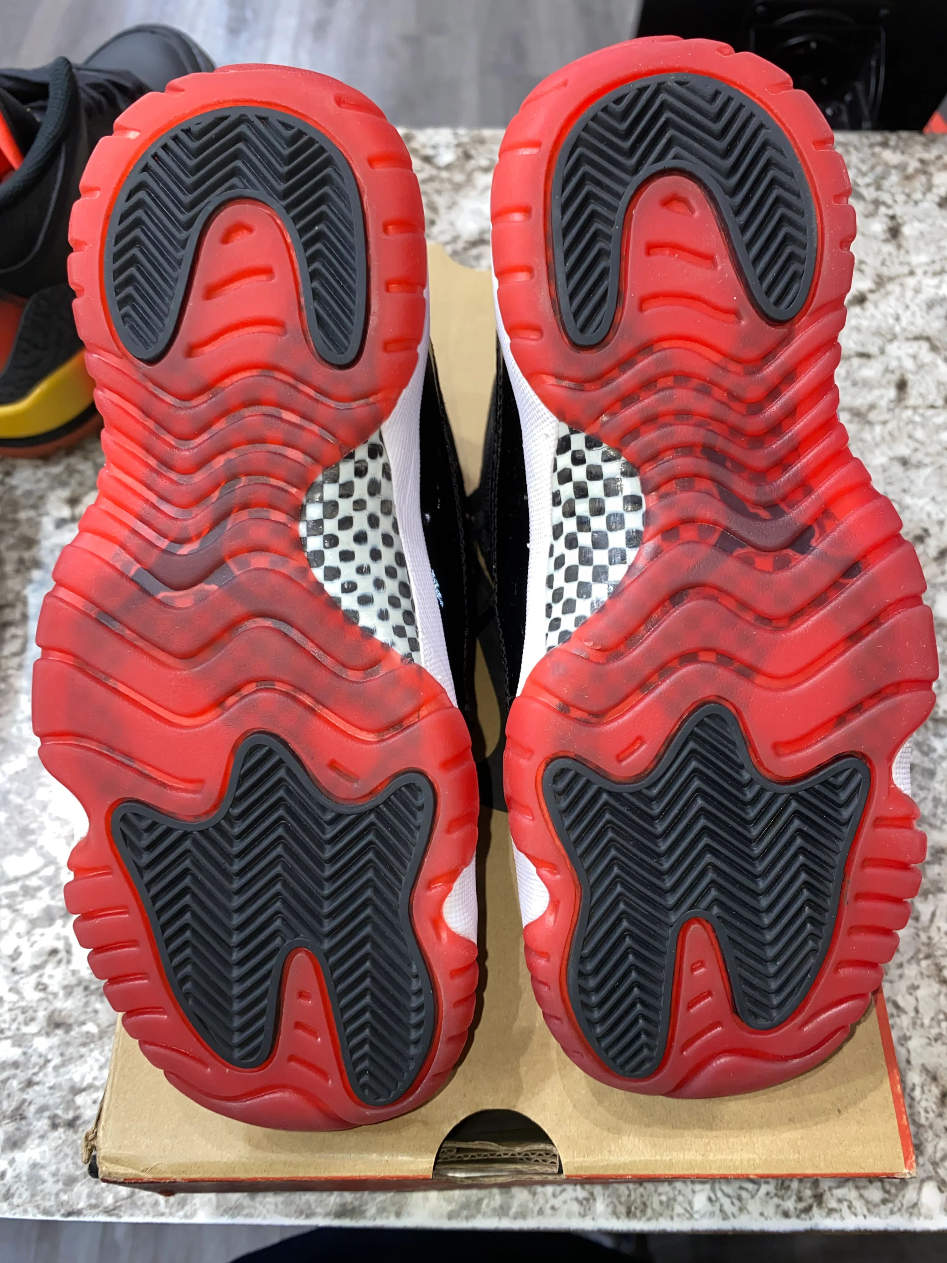 Jordan 11 Retro Playoffs Bred (2019) (GS) - Image 5