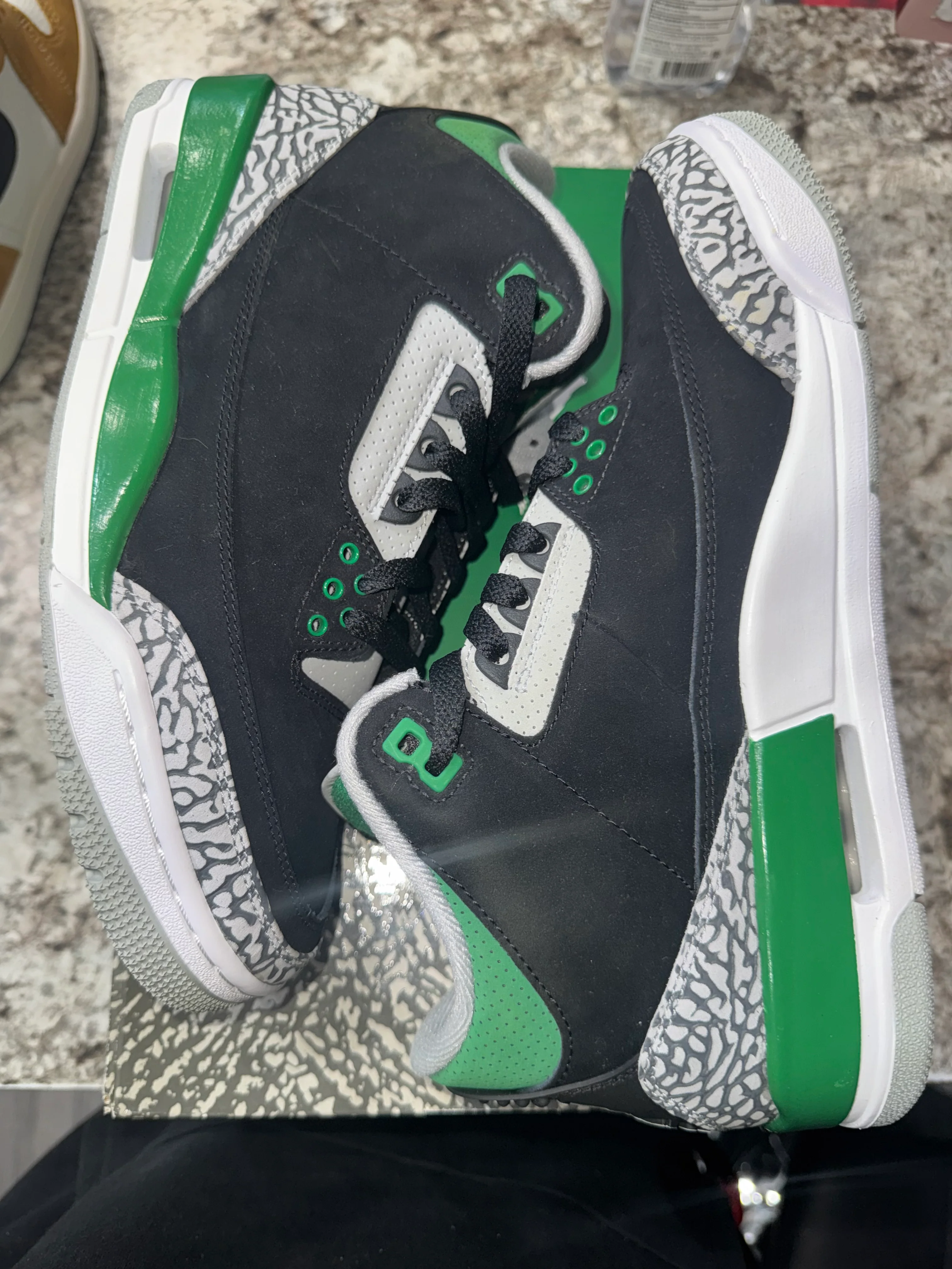 Jordan 3 Retro Pine Green (DAMAGED BOX) - Image 3