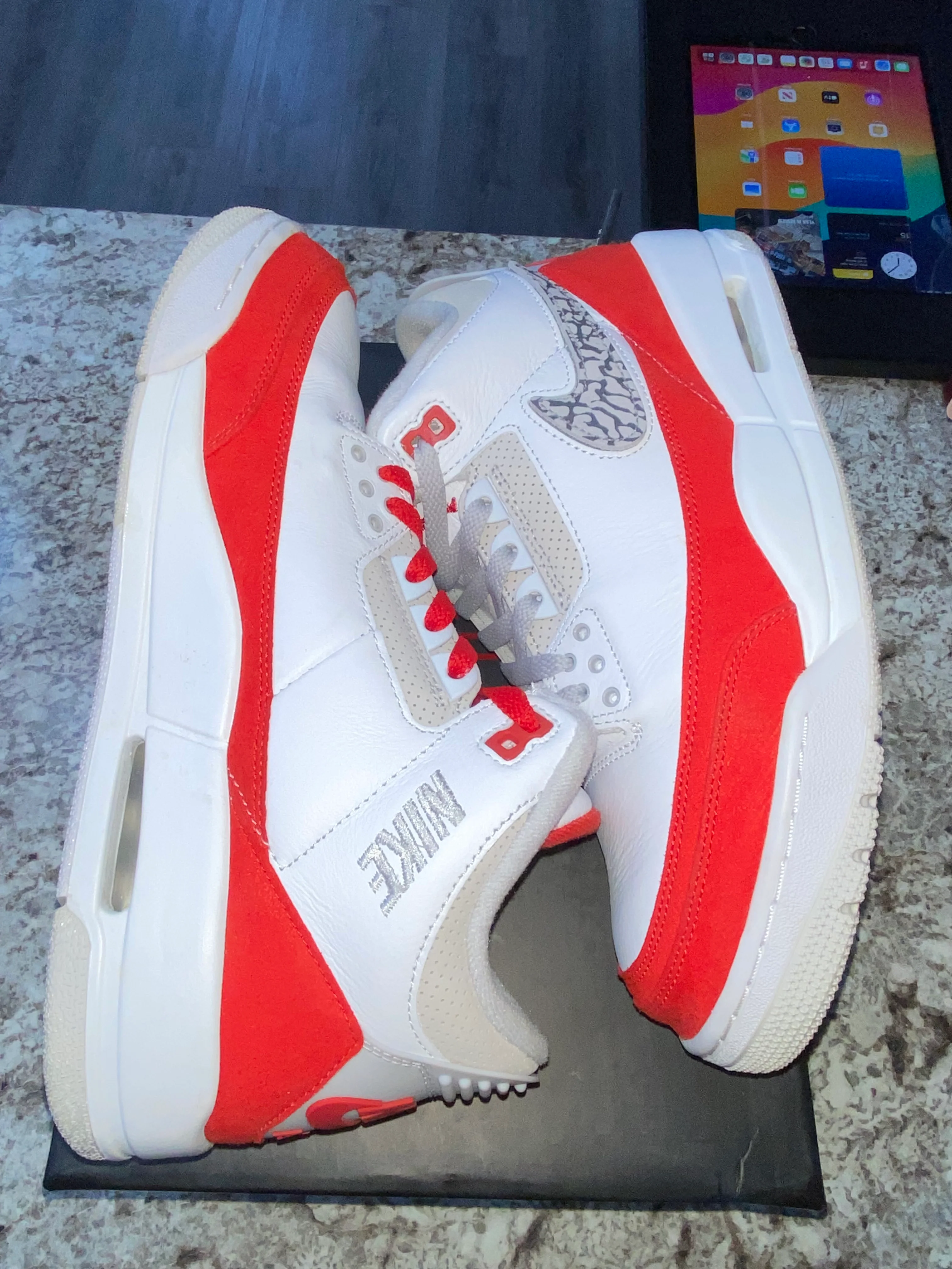 Jordan 3 Retro Tinker White University Red - Image 2