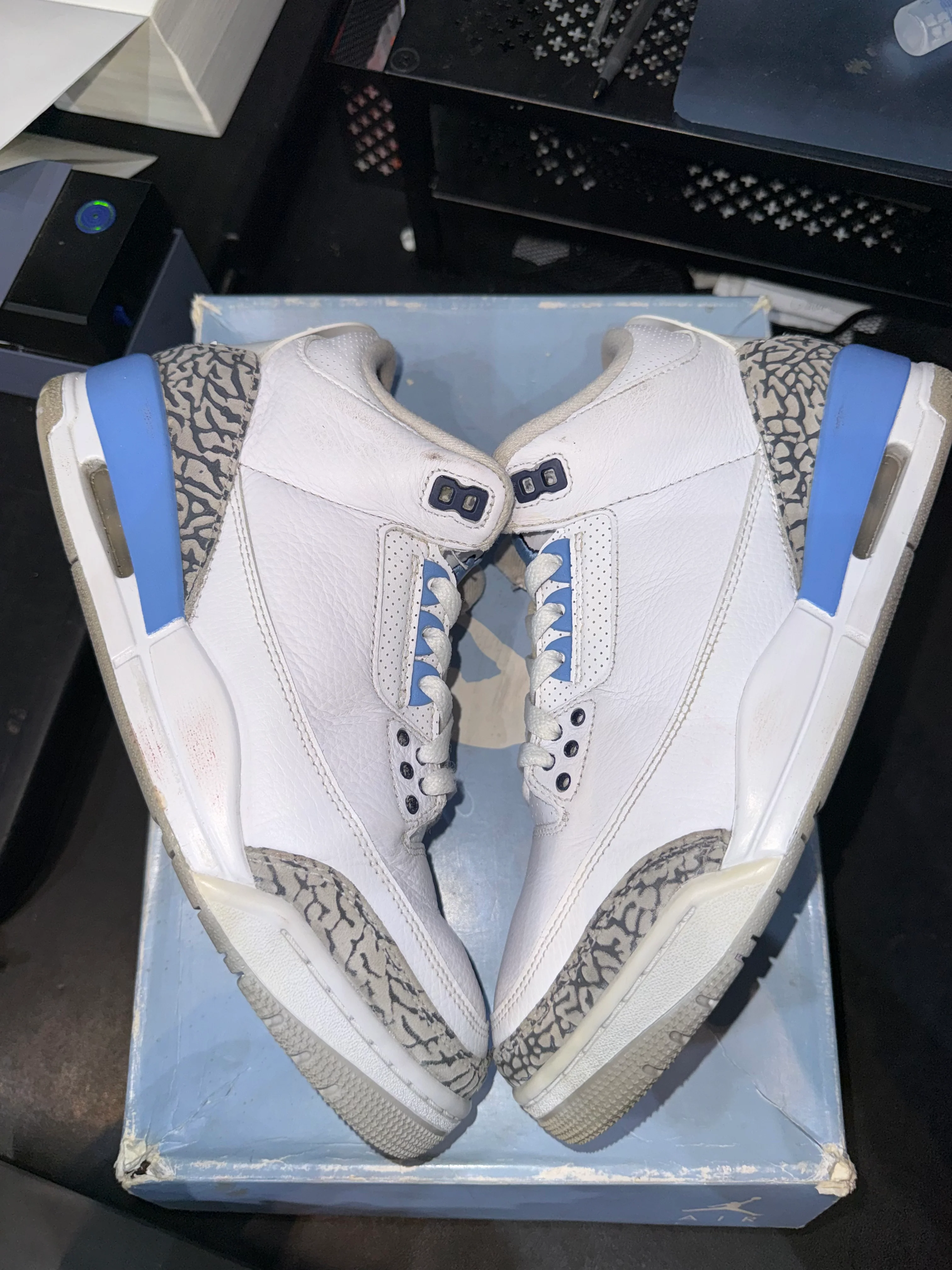 Jordan 3 Retro UNC (2020) (YARD SALE) (DAMAGED BOX) - Image 3