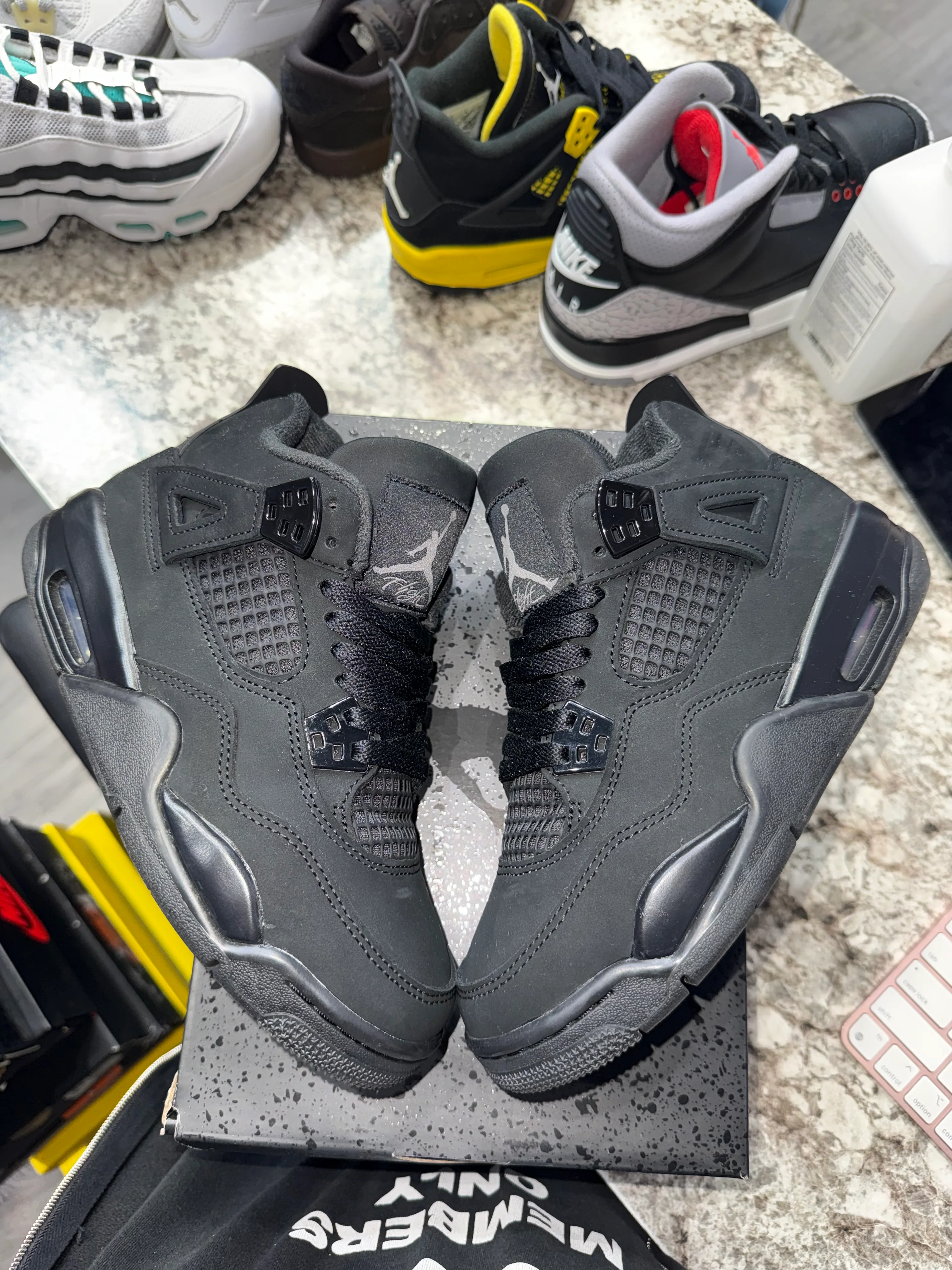 Jordan 4 Retro Black Cat (2025) (GS) - Image 3