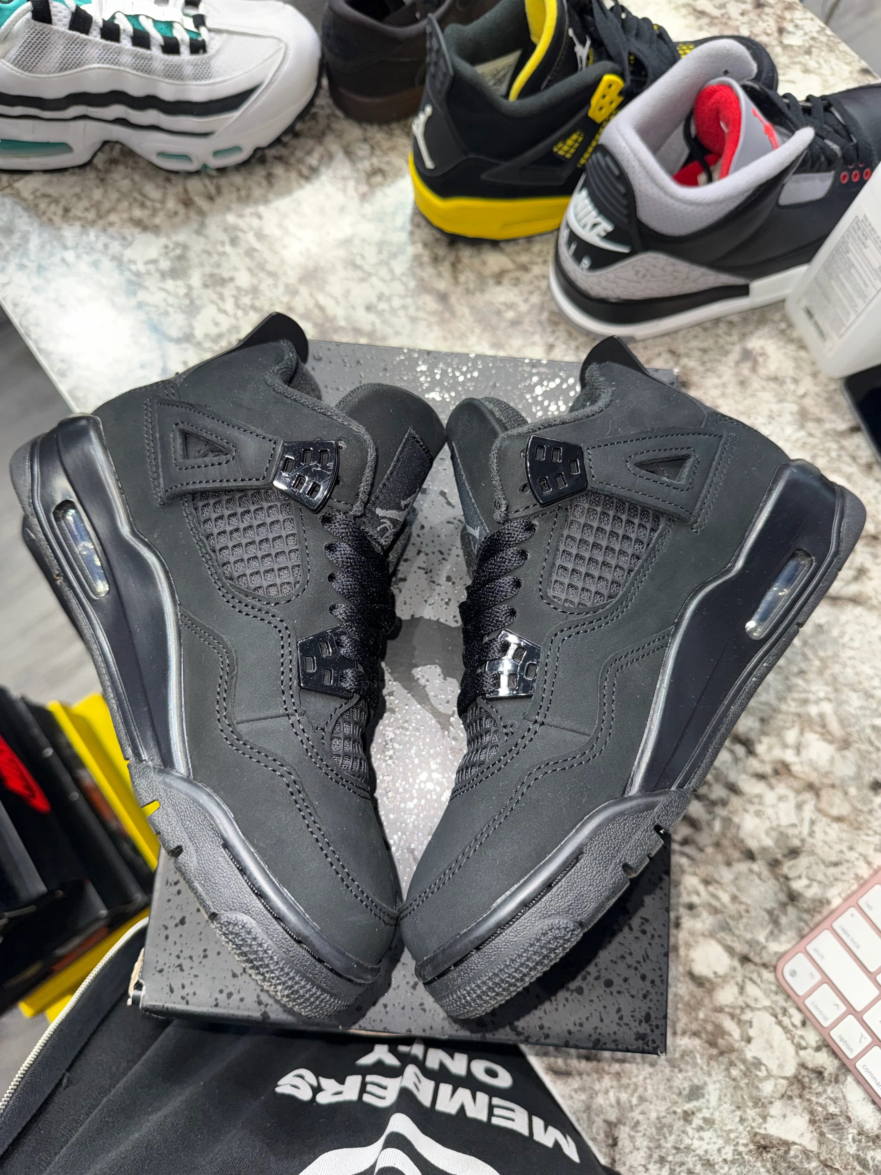 Jordan 4 Retro Black Cat (2025) (GS) - Image 4