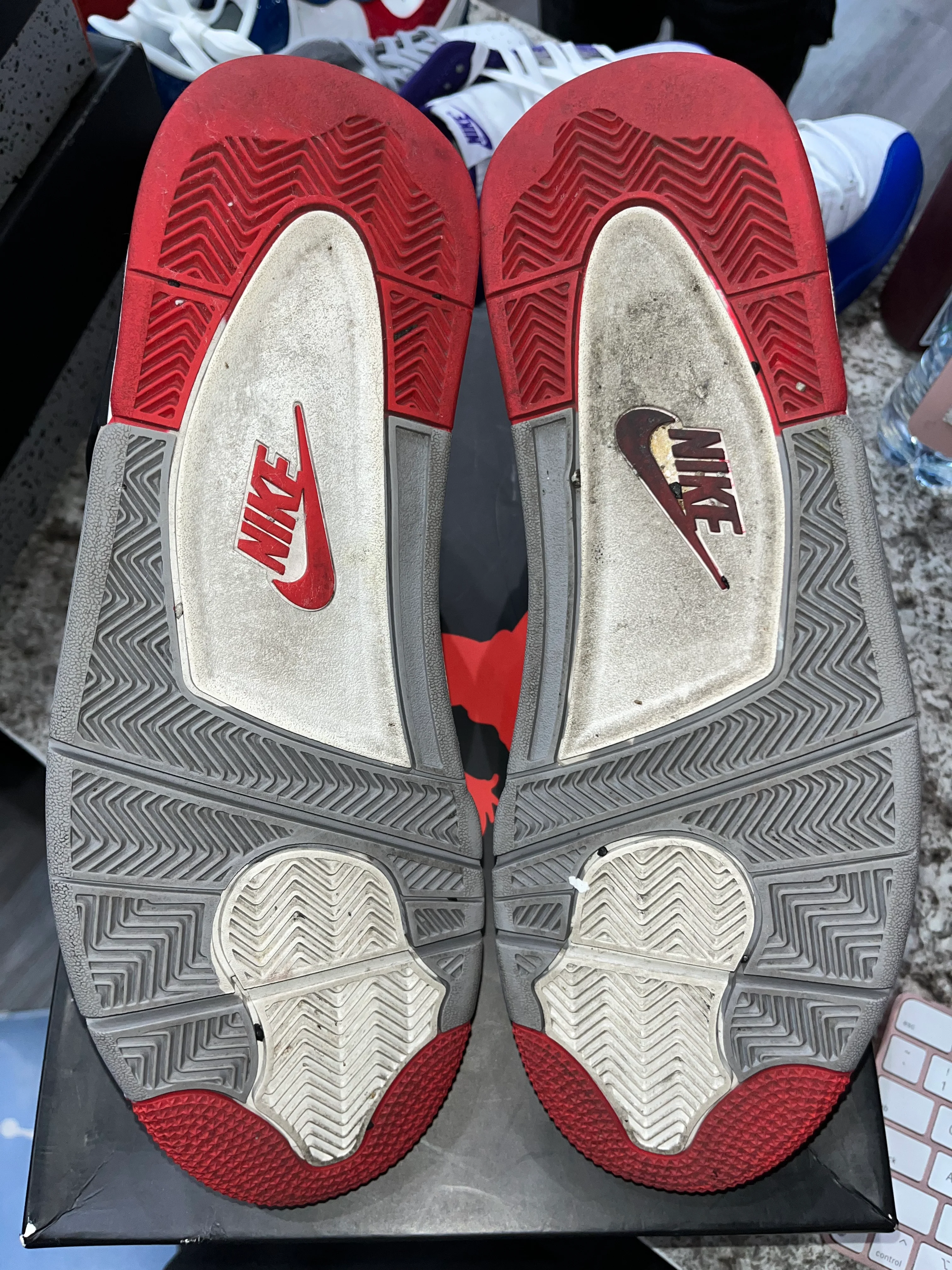 Jordan 4 Retro Bred (2019) - Image 4