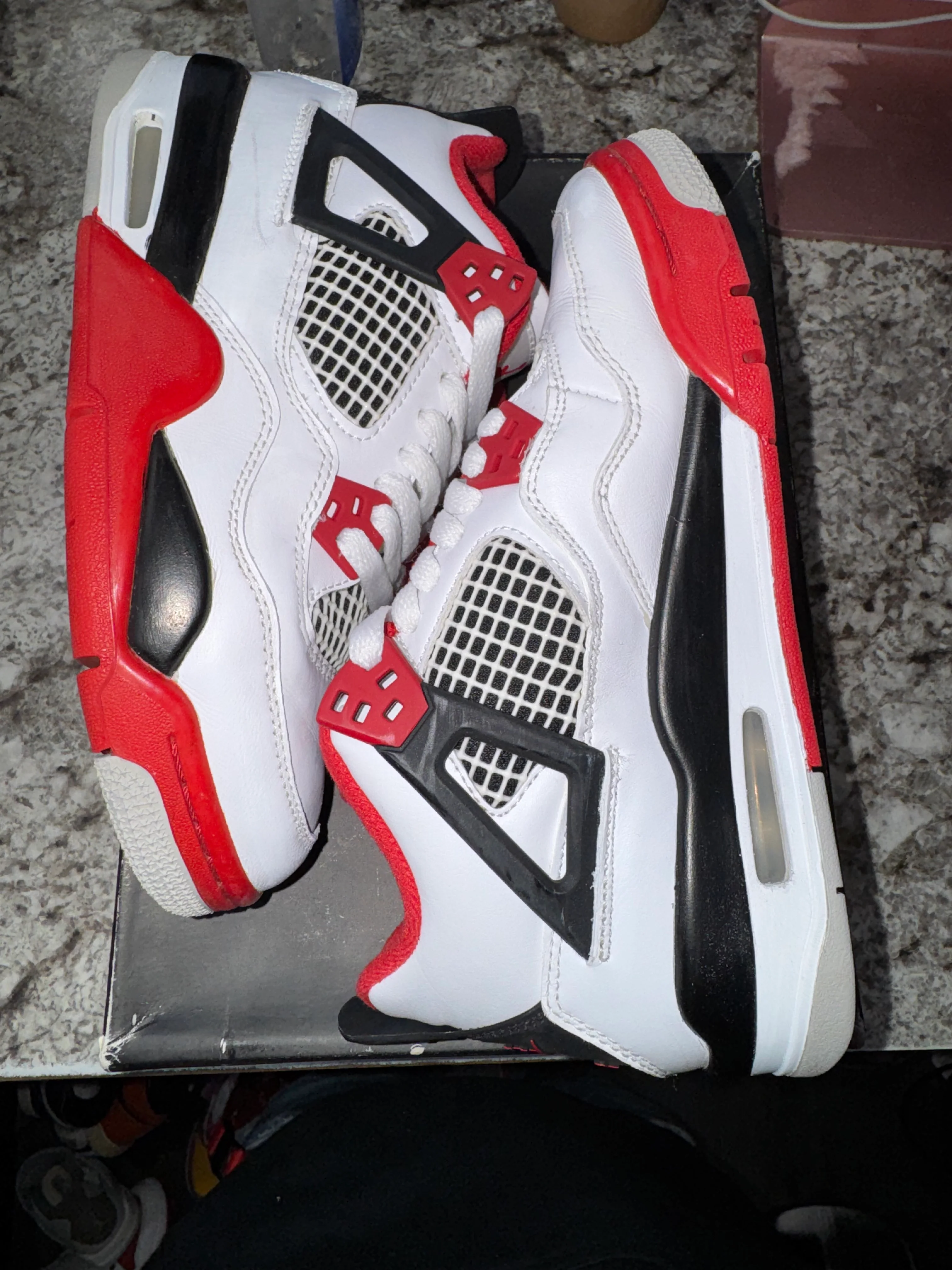 Jordan 4 Retro Fire Red (2020) (GS) (DAMAGED BOX) - Image 3