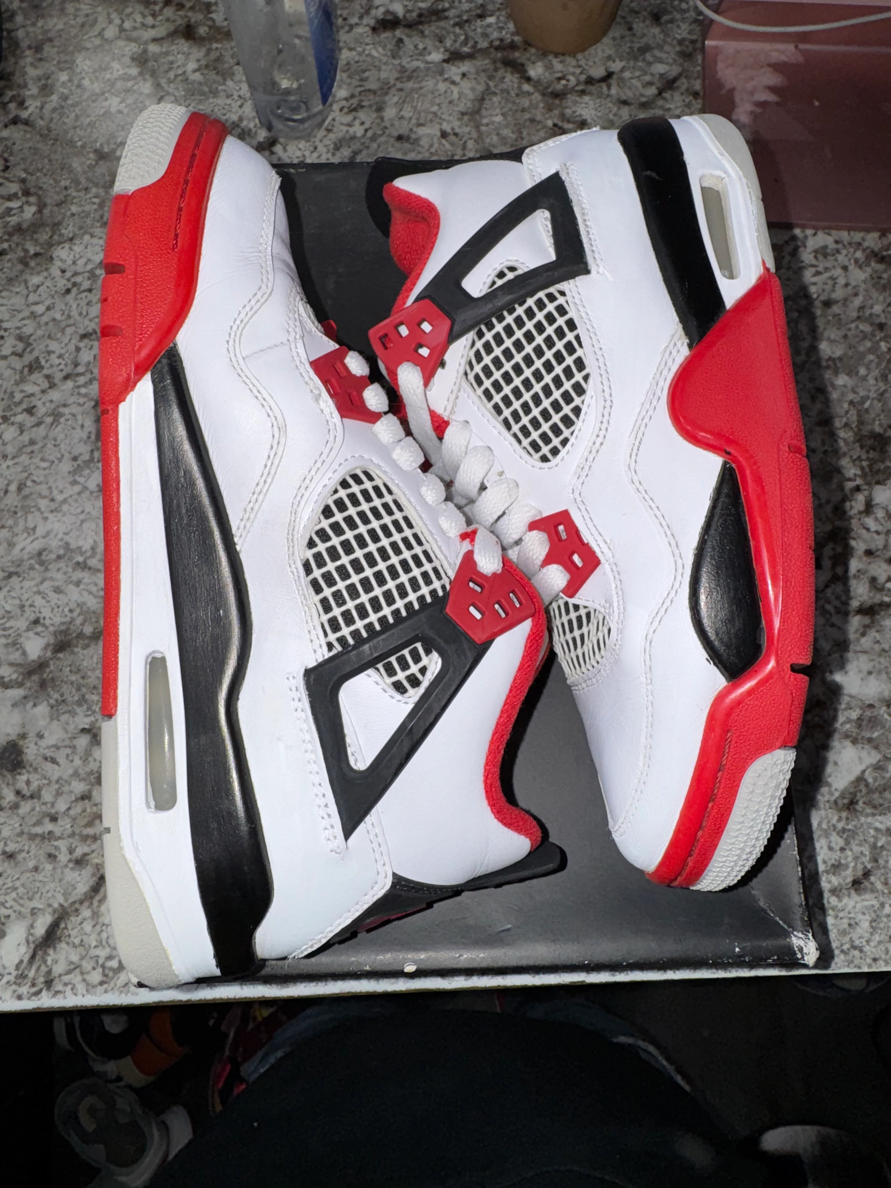 Jordan 4 Retro Fire Red (2020) (GS) (DAMAGED BOX) - Image 4