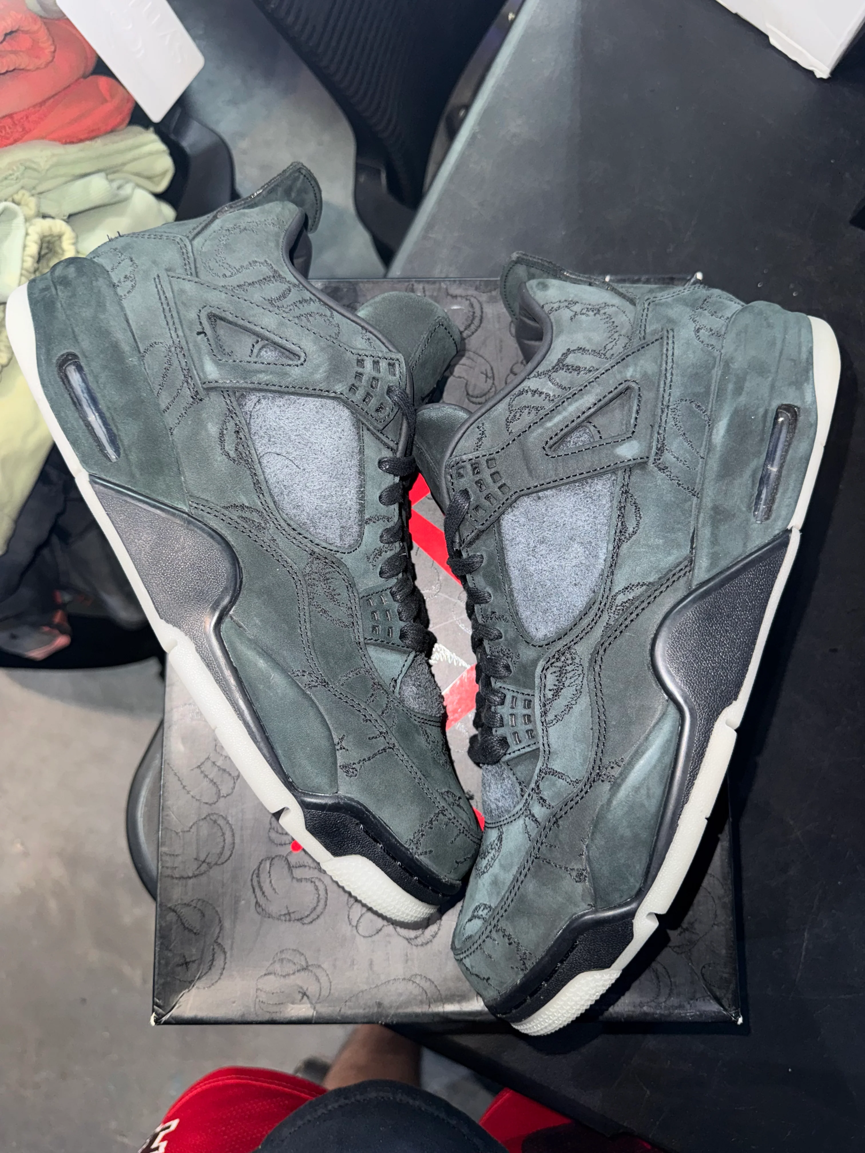 Jordan 4 Retro Kaws Black - Image 2