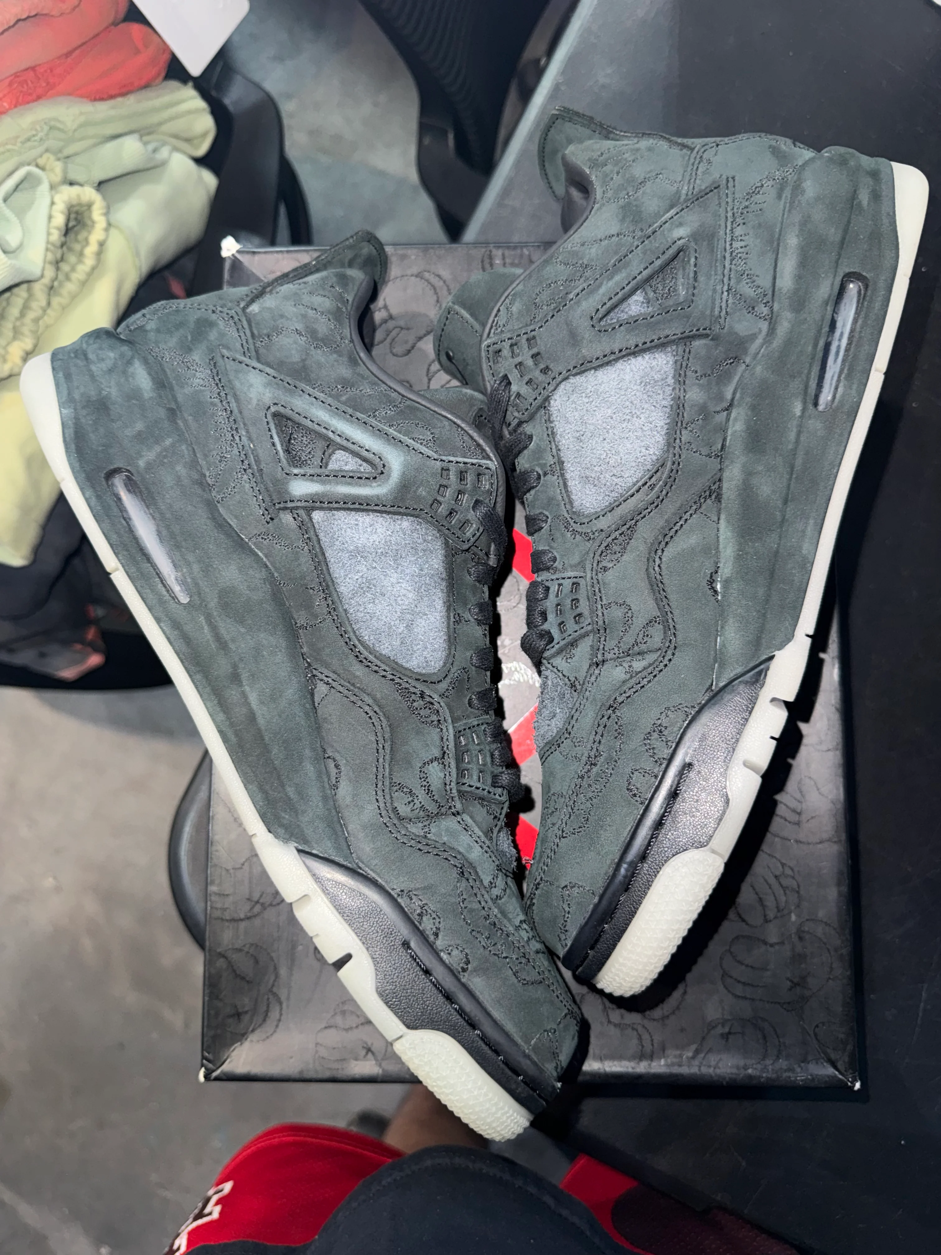Jordan 4 Retro Kaws Black - Image 3