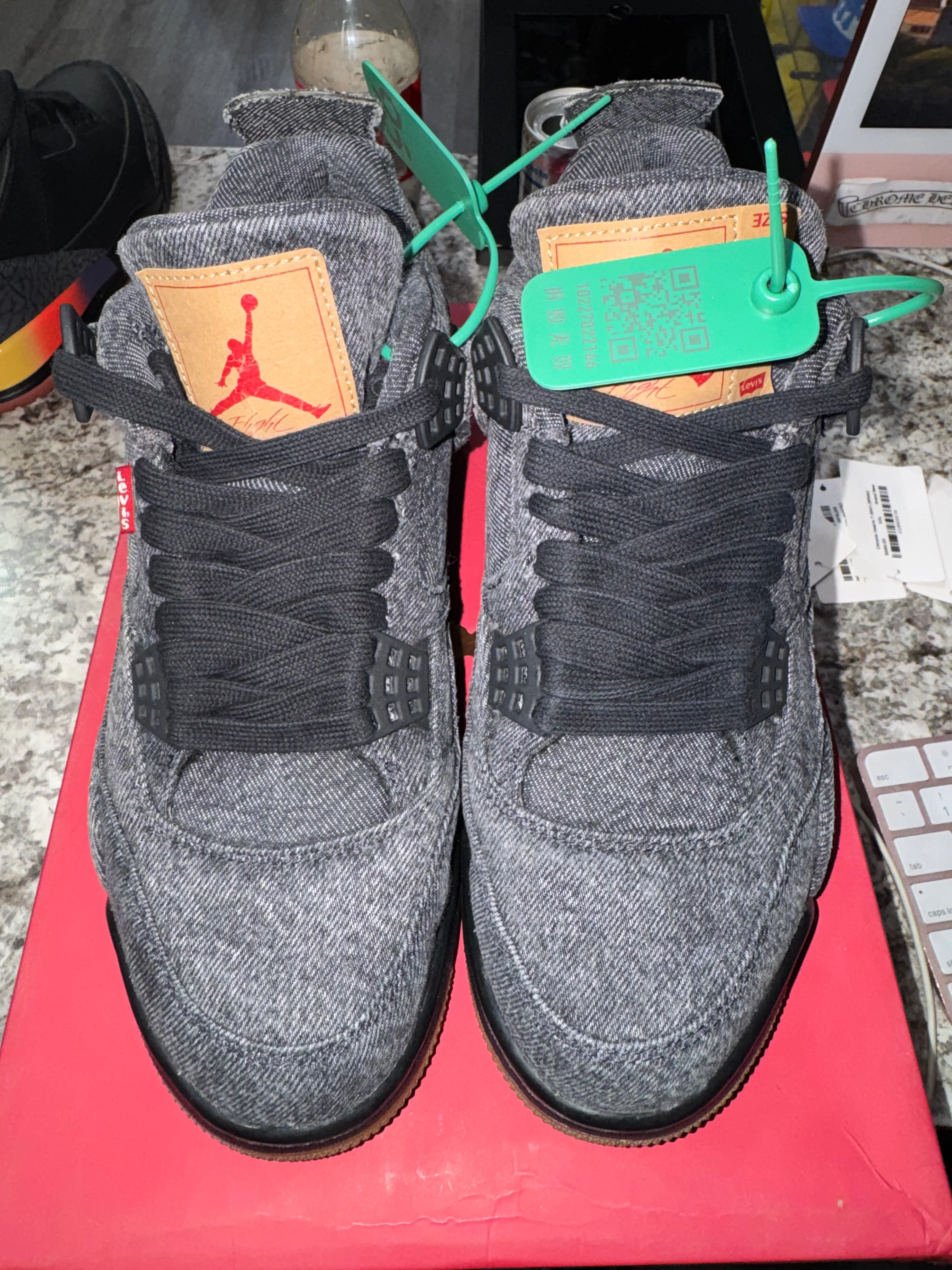 Jordan 4 Retro Levi's Black (Levi's Tag) - Image 2