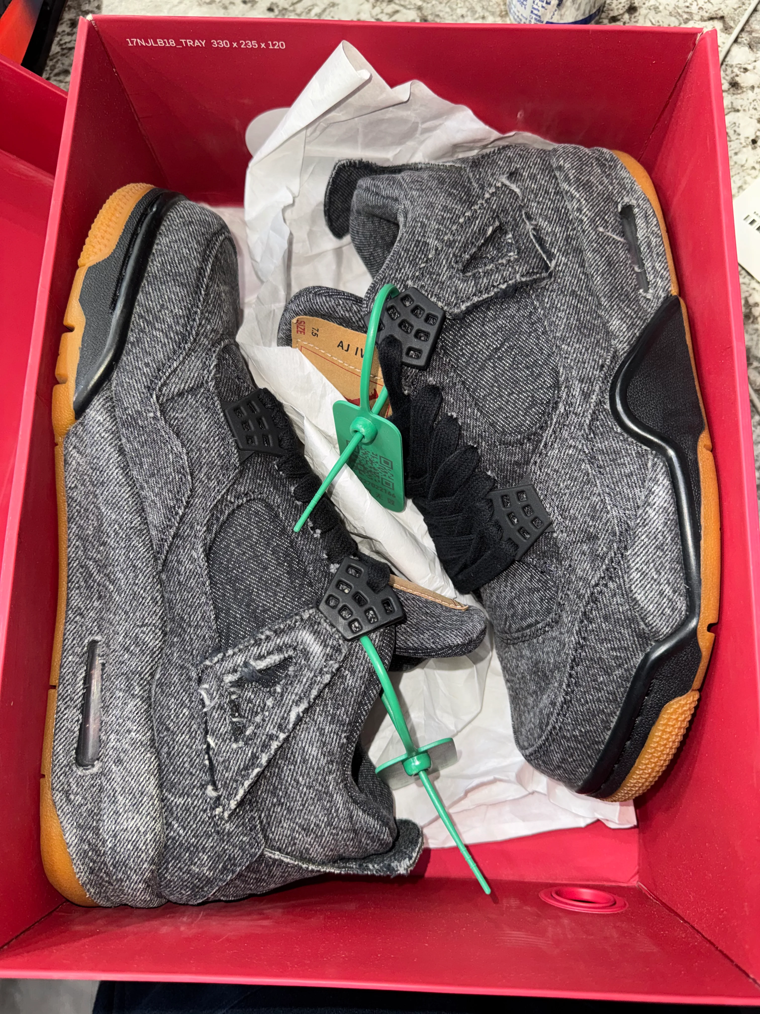 Jordan 4 Retro Levi's Black (Levi's Tag) - Image 6