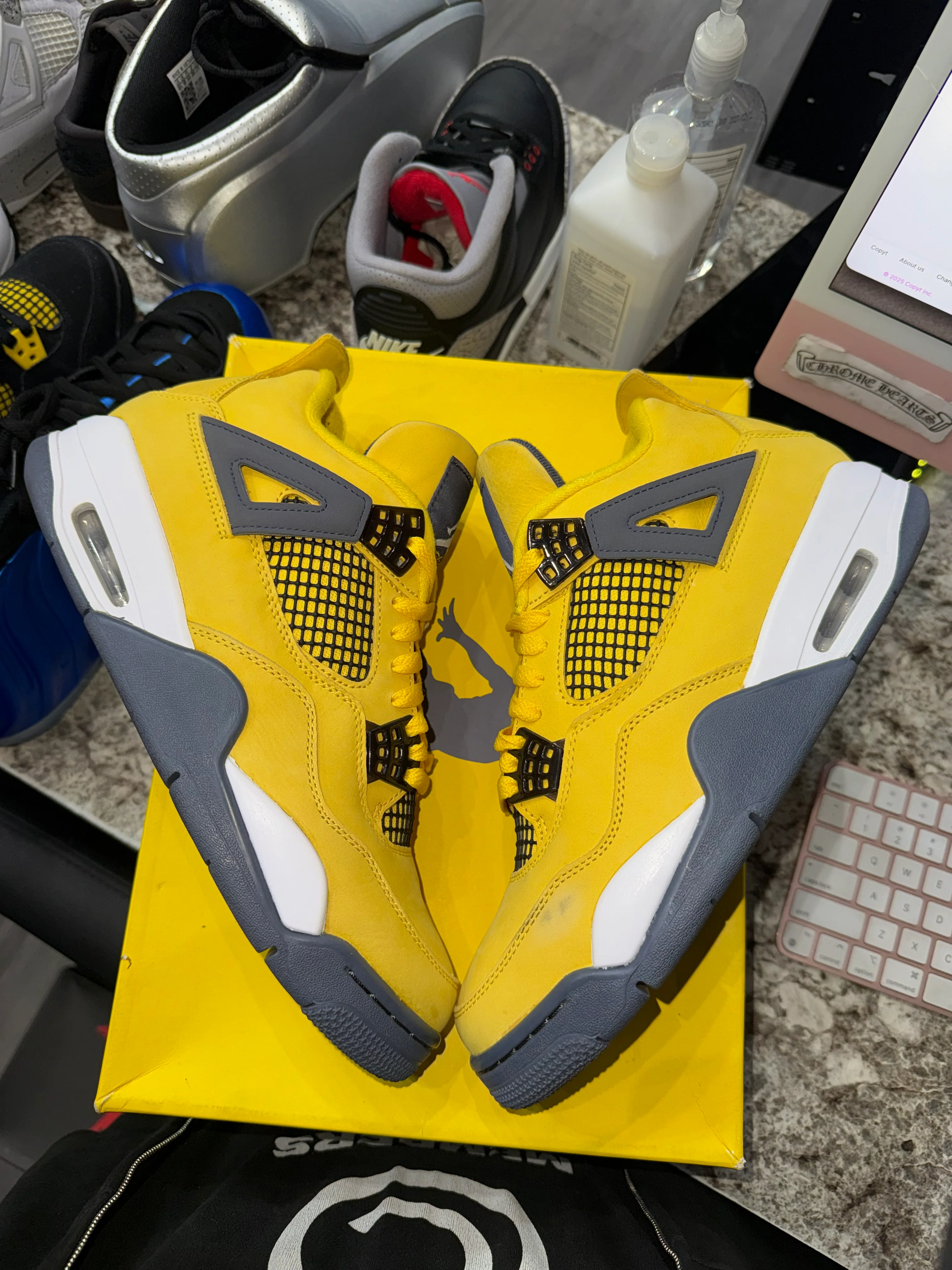 Jordan 4 Retro Lightning (2021) - Image 3