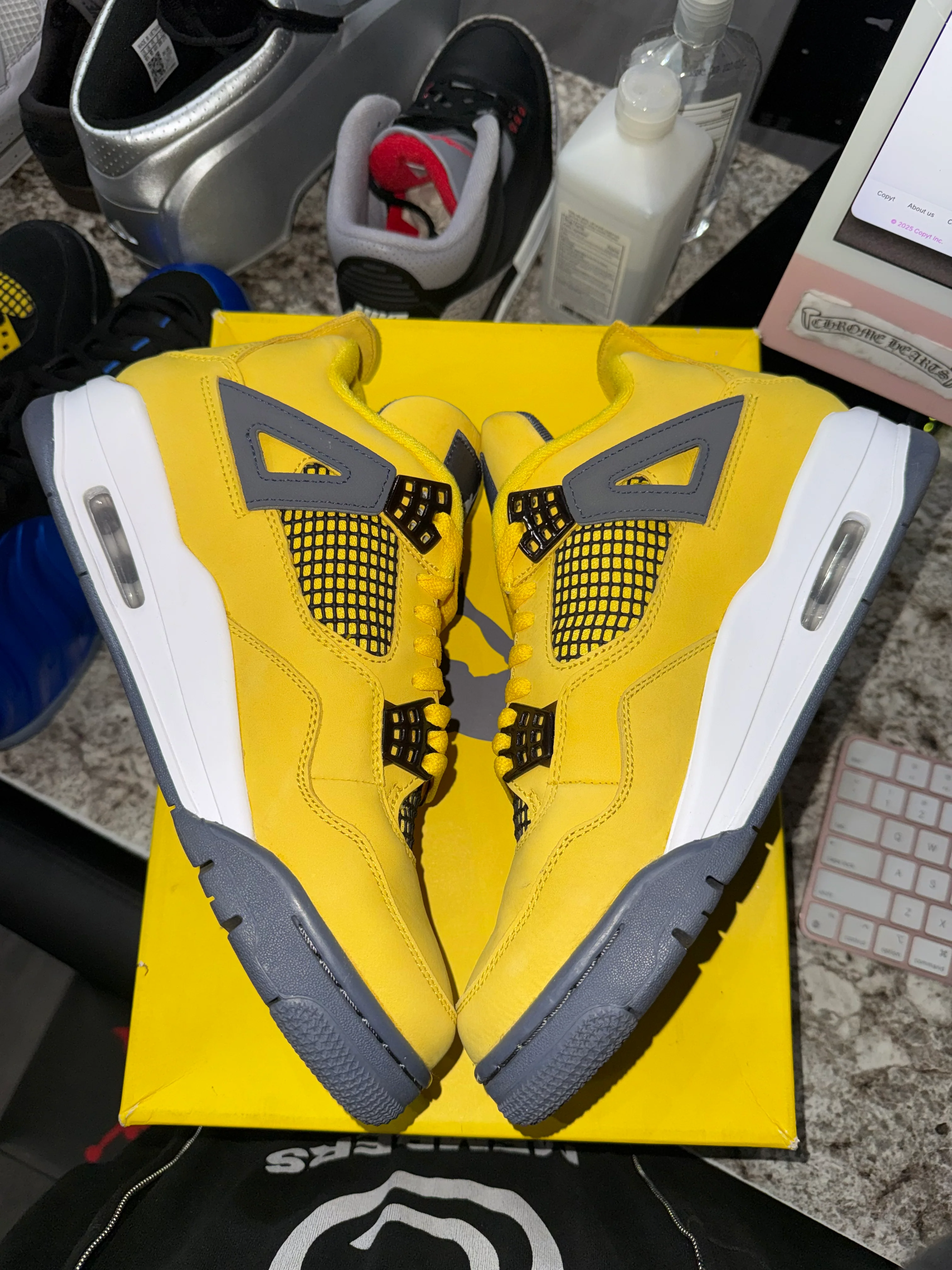 Jordan 4 Retro Lightning (2021) - Image 4